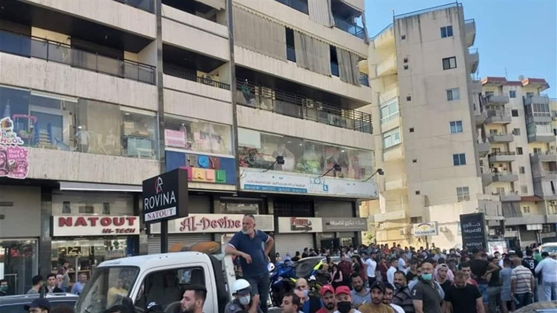 الزحمة والطوابير أمام الصيارفة... المشهد يتكرر (صوَر)