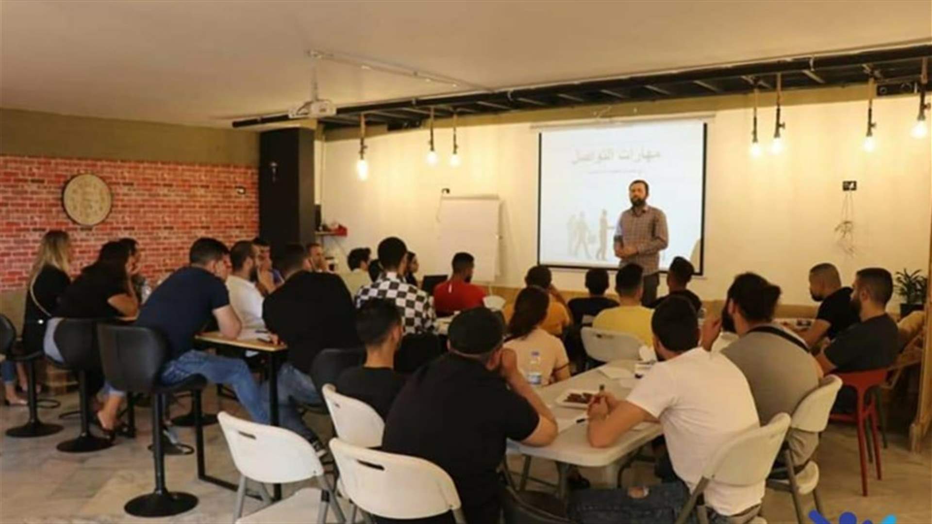 المنتديات تغيب عن الشارع وتبدأ ورشات عملها...