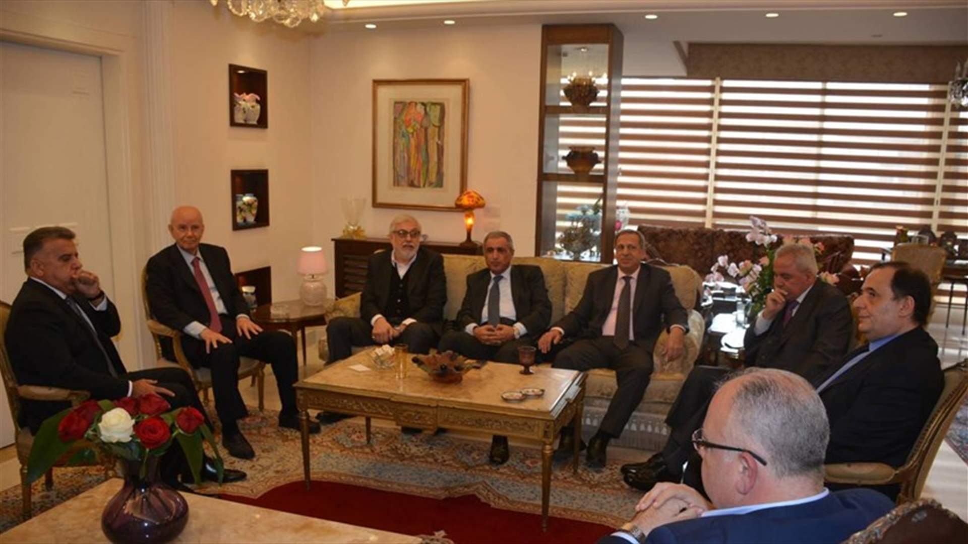 اللقاء التشاوري: الميثاقية الدستورية التي يمثلها رئيس مجلس الوزراء بشخصه تفوق ميثاقية ودستورية كل الاحزاب السنية