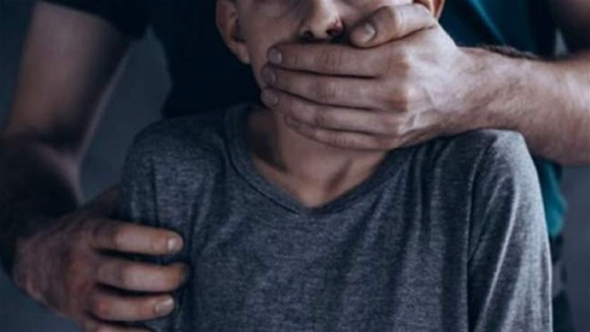 اعتدى جنسياً على مواطنه القاصر مرات عدة...