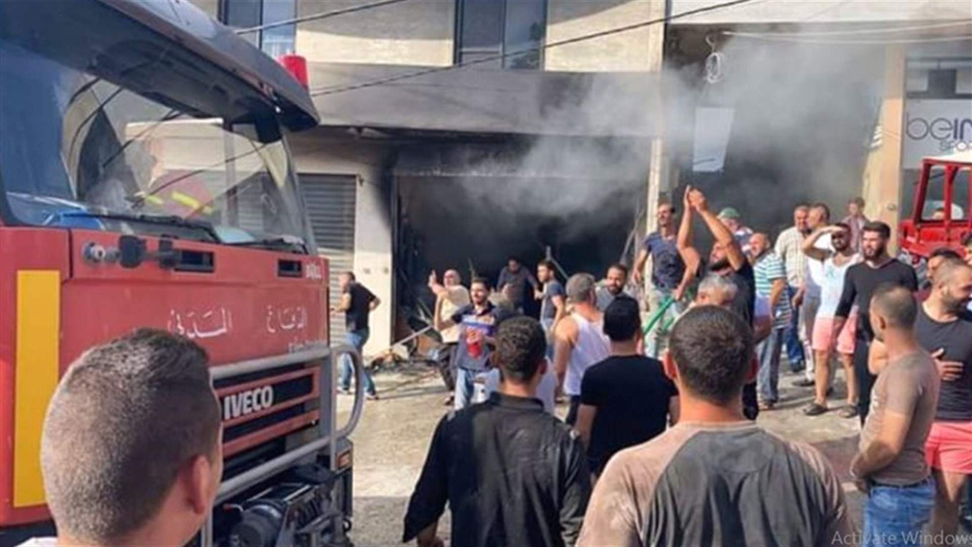 احتراق محل مفروشات في البيرة... وإصابة صاحبته وابنها