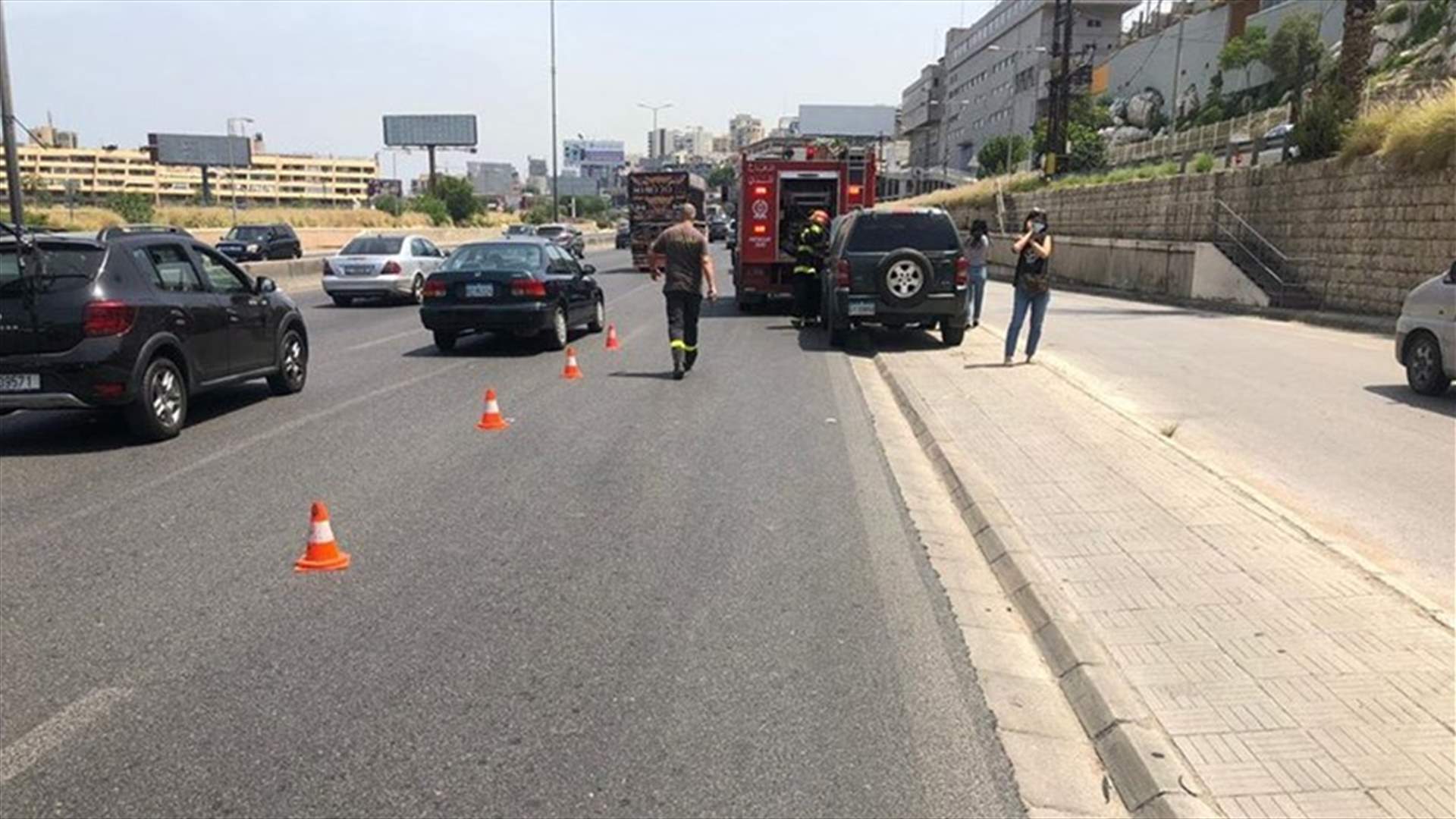 زحمة سير على المسلك الشرقي لأوتوستراد ذوق مصبح اثر احتراق سيارة...