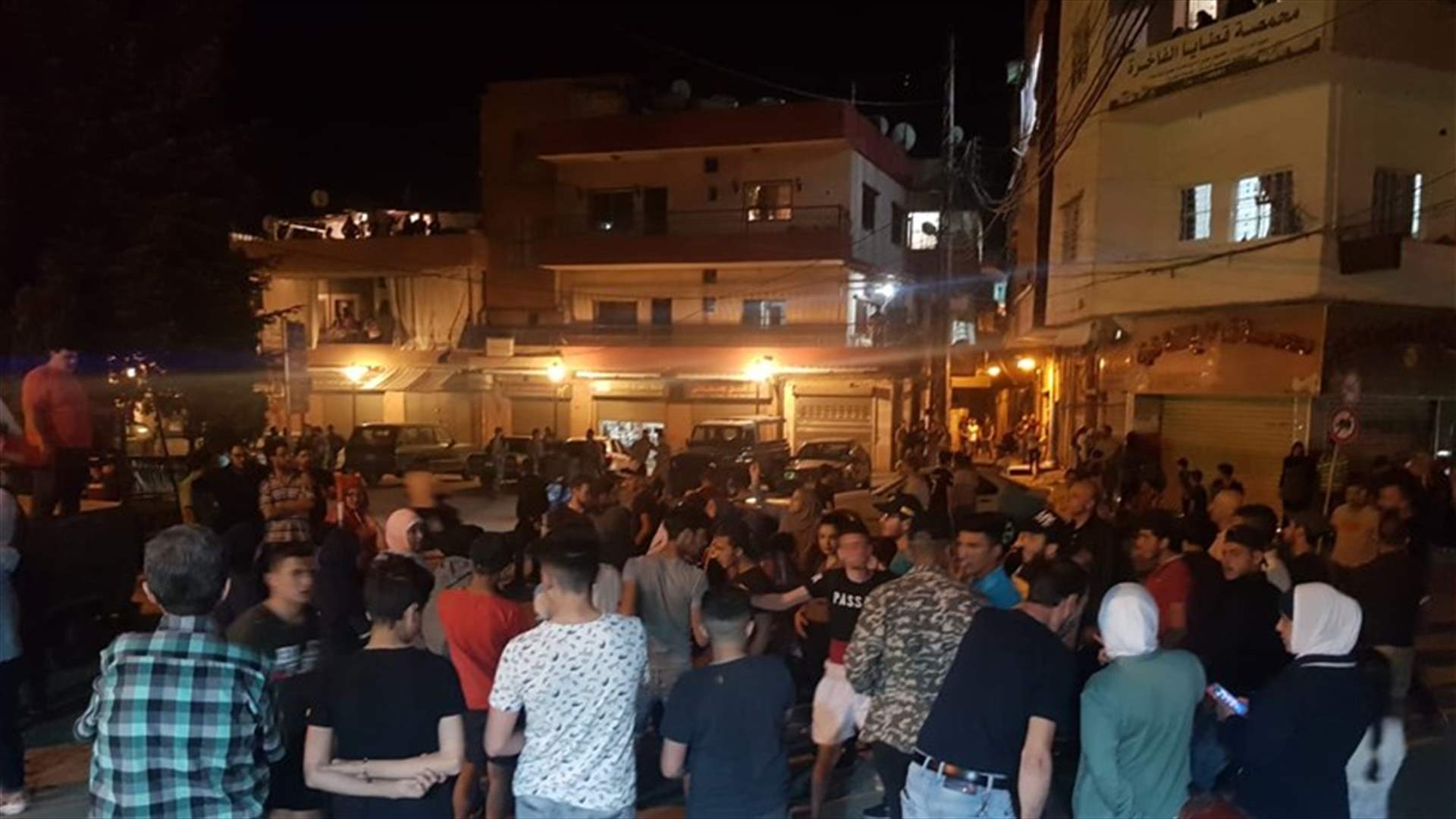 محتجون على ارتفاع سعر الدولار قطعوا طريق بعلبك (صورة)
