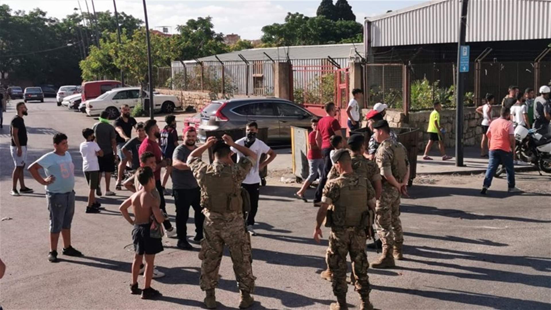 مواطنون أقفلوا تقاطع ايليا في صيدا احتجاجًا على تردي الأوضاع