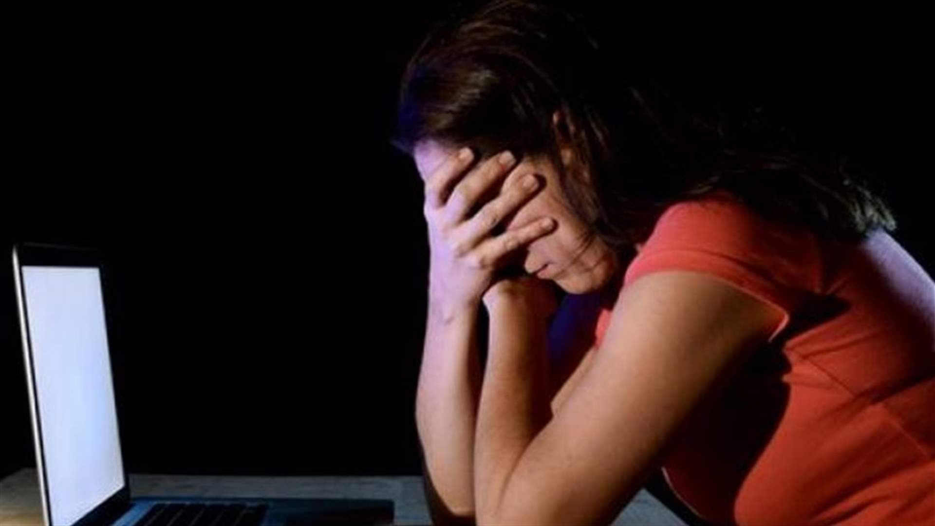 ابتزّها وهدّدها بنشر صور وفيديوهات لها... فوقع في قبضة مكتب مكافحة جرائم المعلوماتية