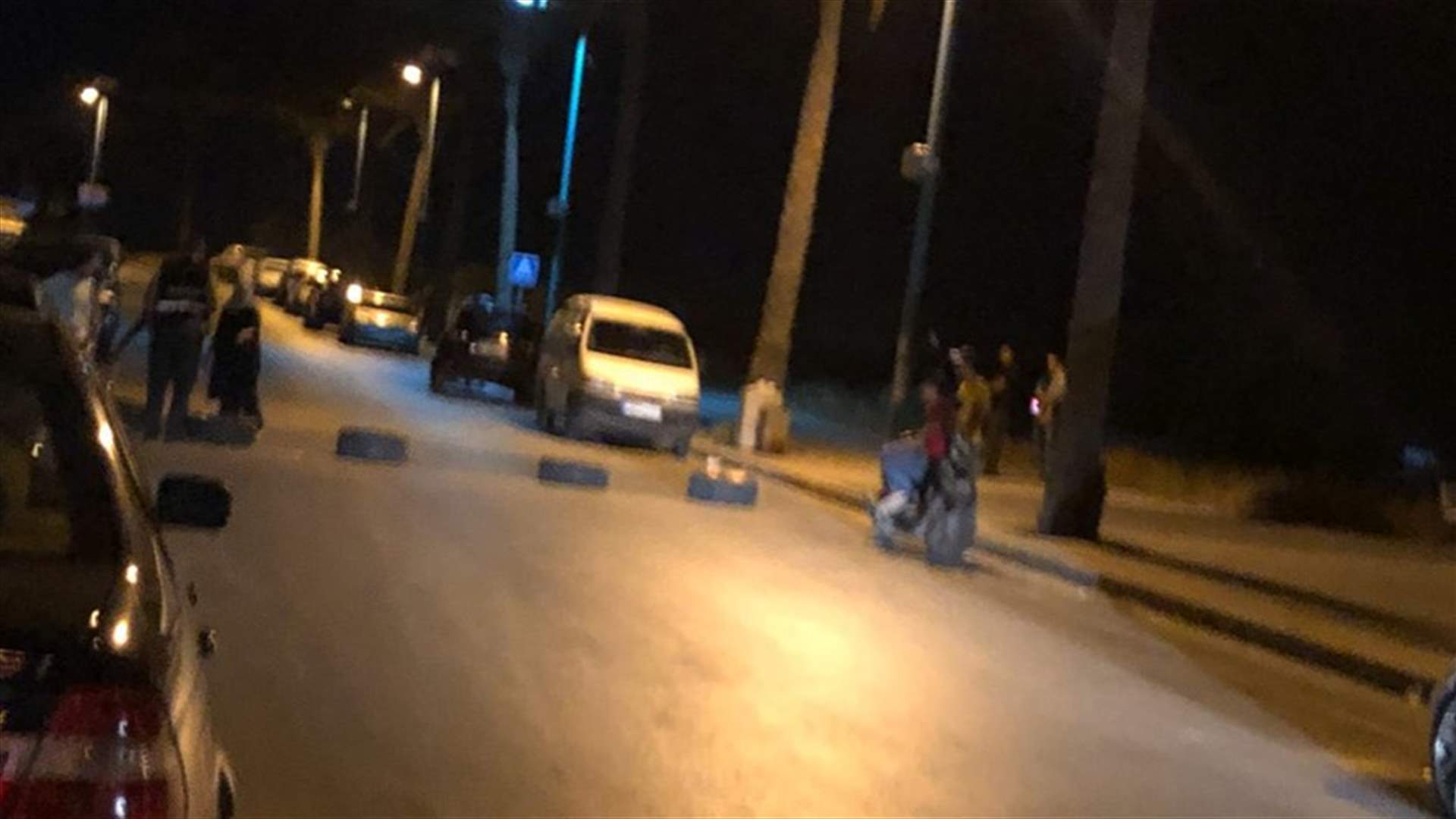 محتجون قطعوا الطريق محلة الخراب في صور... والقوى الامنية تدخلت