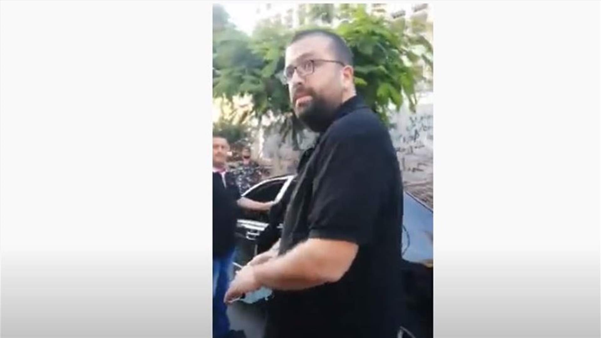 ماذا حصل بين أحمد الحريري ومتظاهرين في الحمرا؟