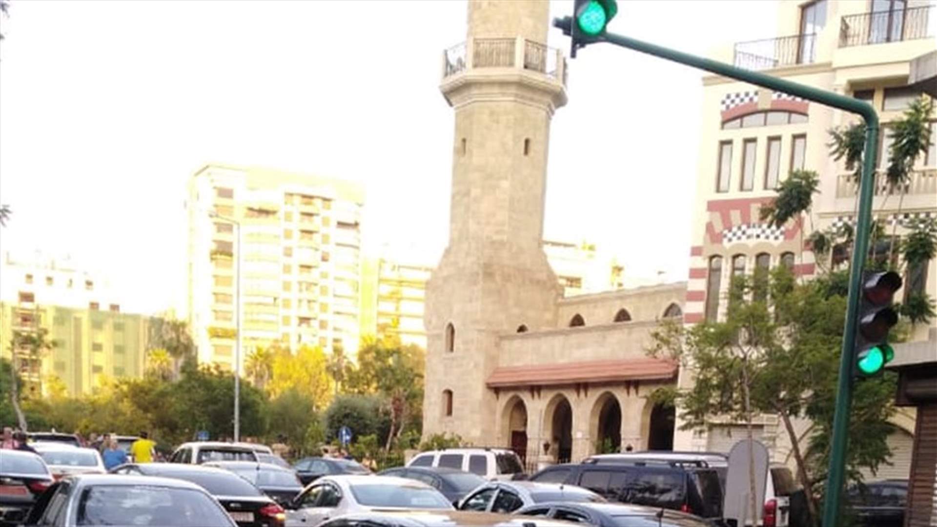 تجمع لسائقي السيارات العمومية أمام الداخلية... ما هي مطالبهم؟