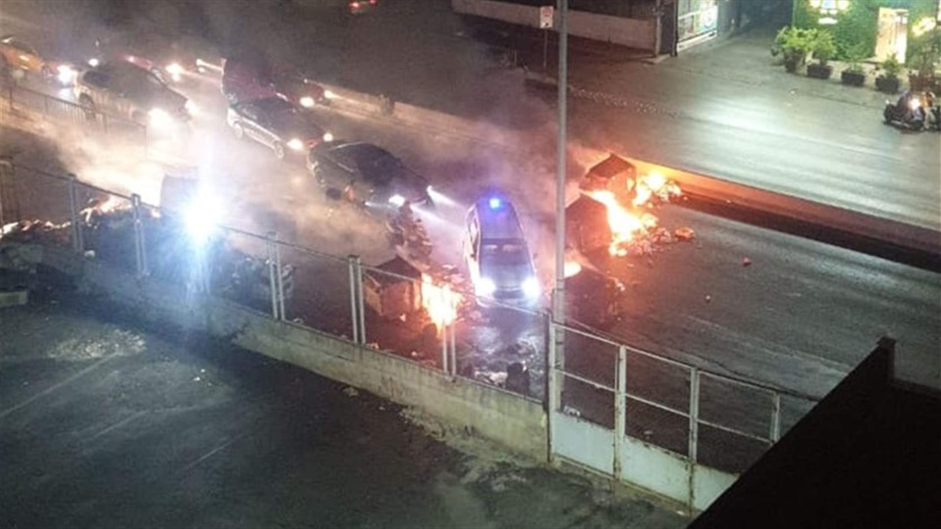 قطع الطريق في محلة سليم سلام (صورة)