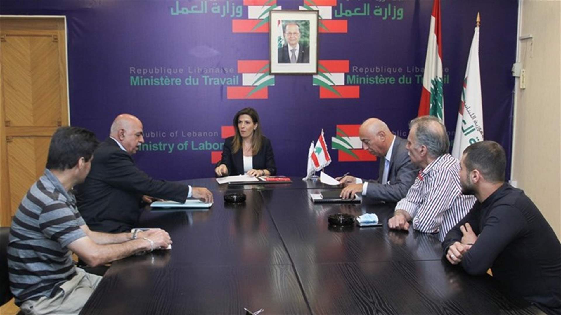 عمال المخابز سلموا وزيرة العمل مذكرة بمطالبهم