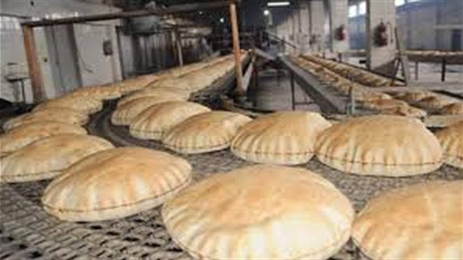 بلدية الزهراني: سنتولى توزيع الخبز اعتباراً من فجر غد