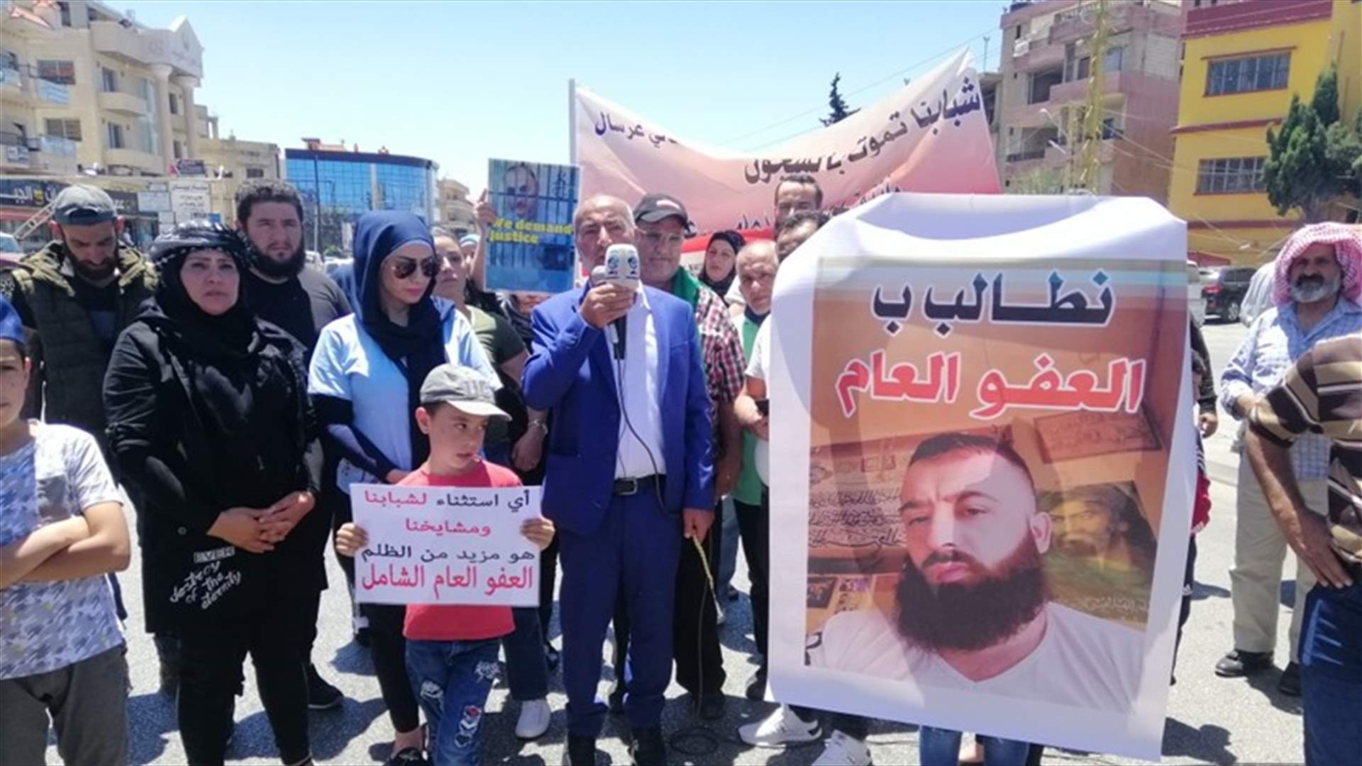 مطالبون بالعفو العام قطعوا طريق بعلبك الجنوبي... اليكم التفاصيل