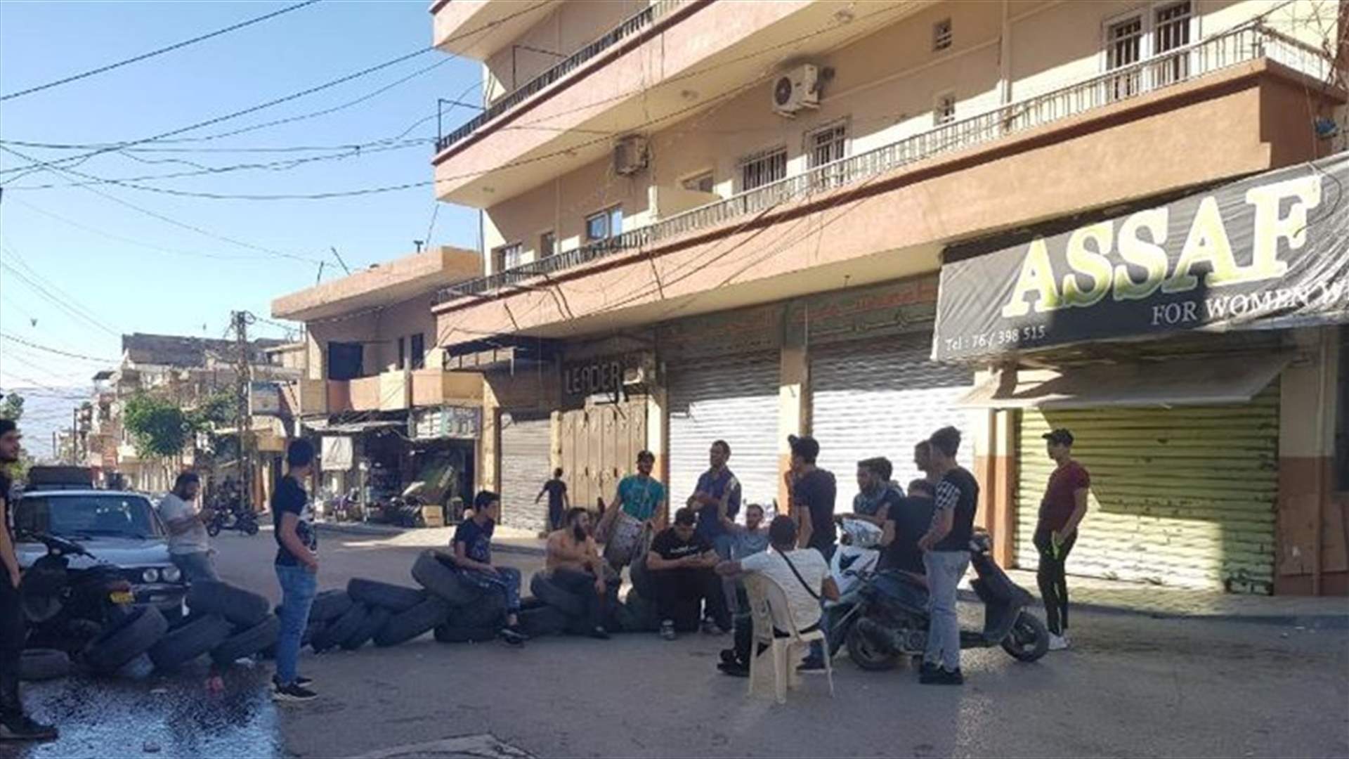 قطع الطريق عند مستديرة ساحة ناصر والسوق التجاري في بعلبك (صورة)
