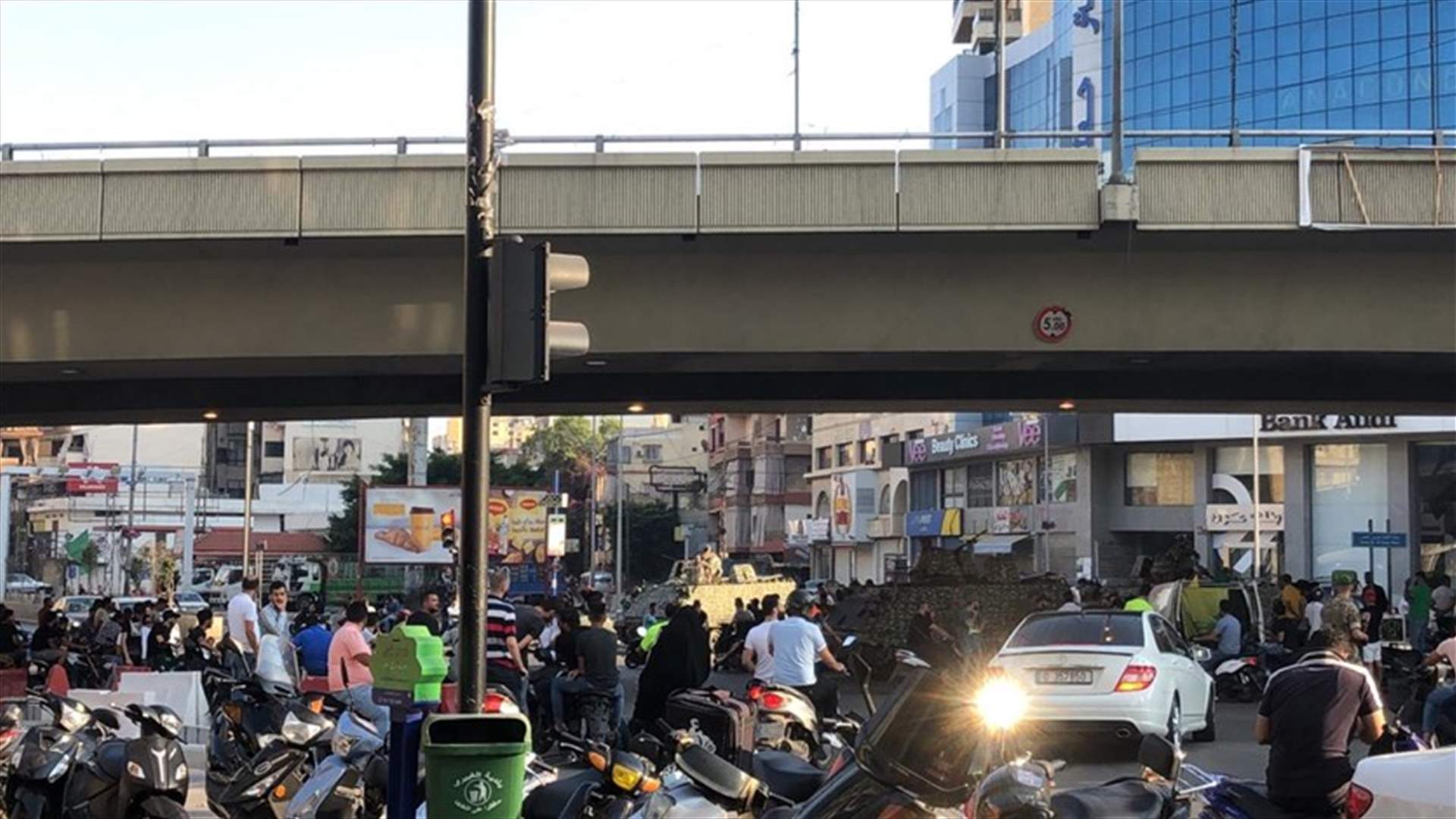 تحرك في المشرفية رفضًا للتدخل الأميركي بالشؤون اللبنانية (صوَر)