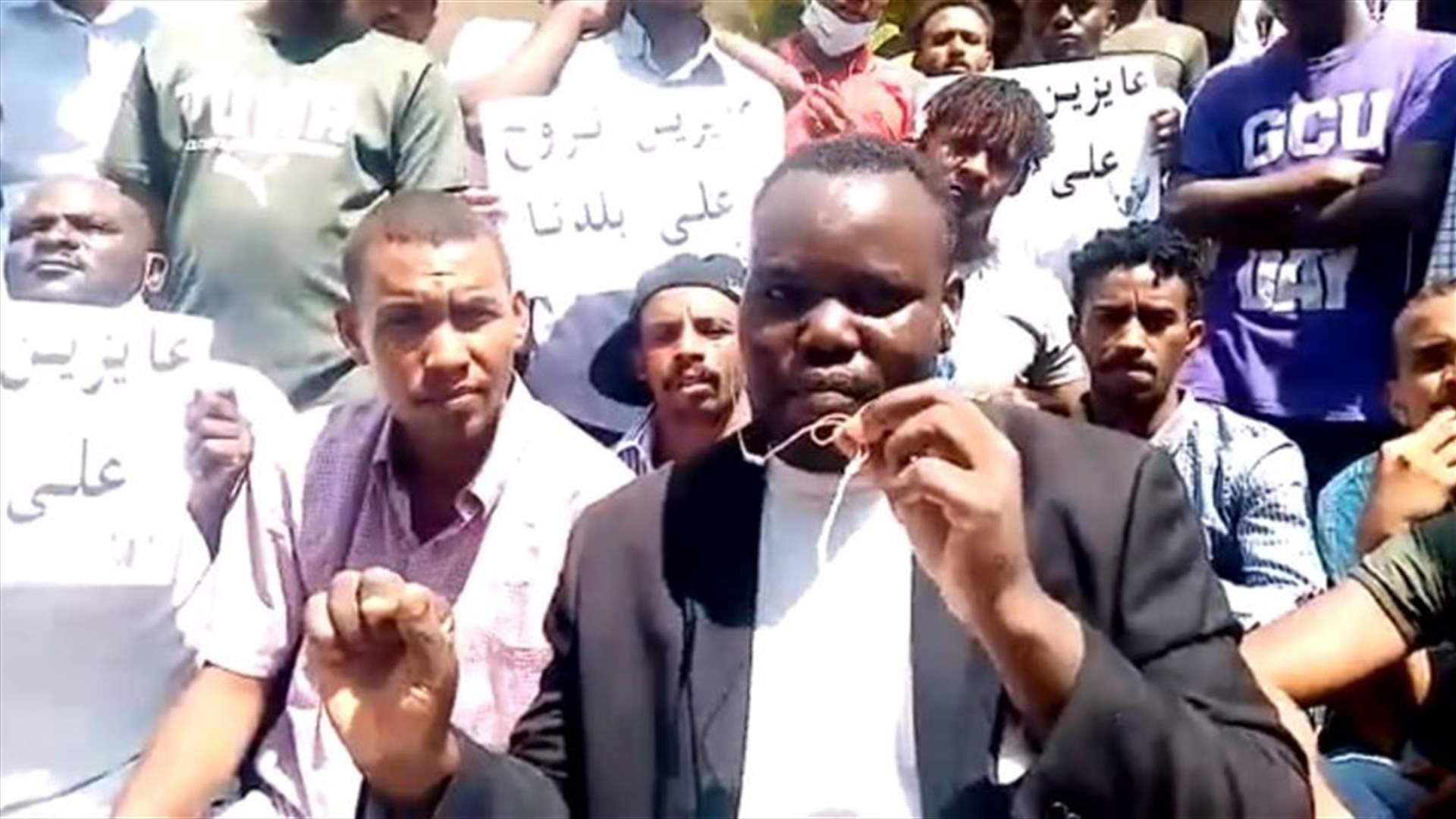 اعتصام لعدد من العمال السودانيين العالقين في لبنان... بماذا طالبوا؟ (فيديو)