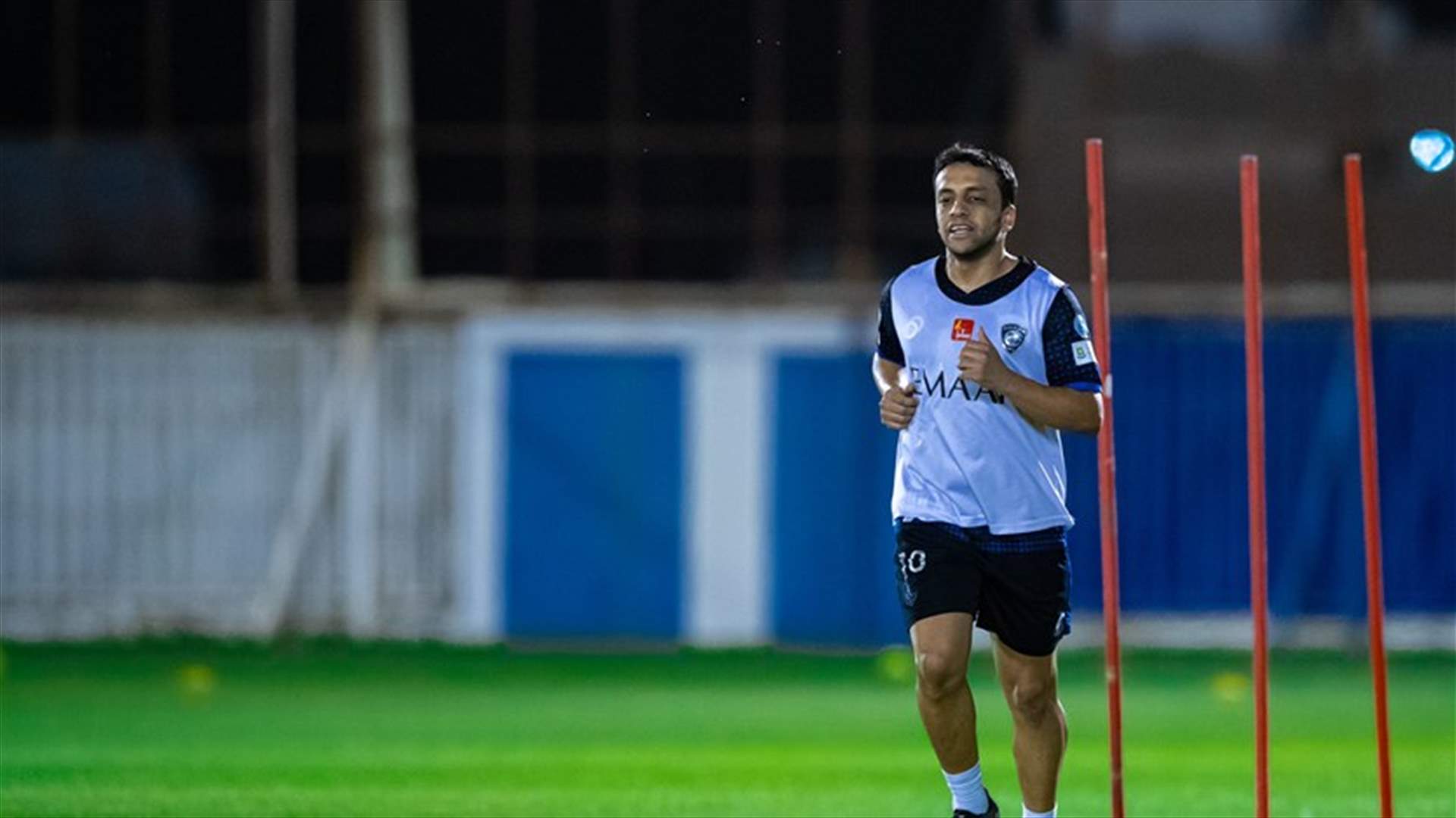الهلال السعودي بطل آسيا يعاود تدريباته ويمدد التعاقد مع الشلهوب والشهري