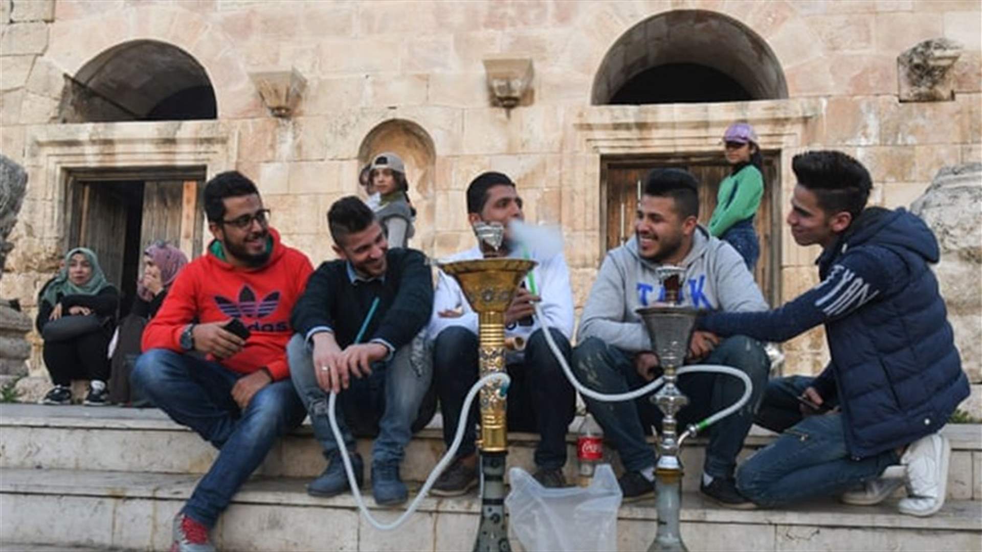 دولة عربية تتصدر المركز الأول عالمياً بعدد المدخنين