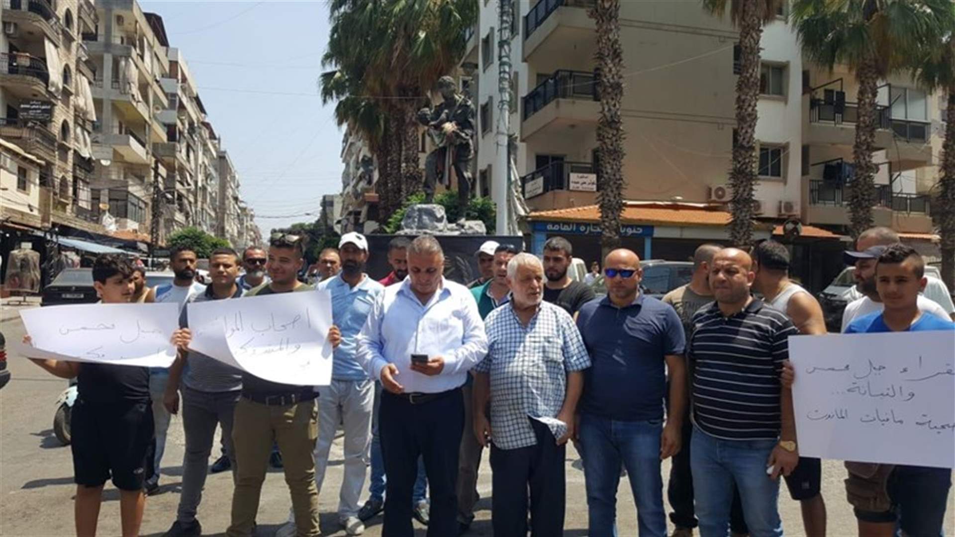 وقفة احتجاجية لاصحاب المولدات في جبل محسن وتحذير من توقيفها