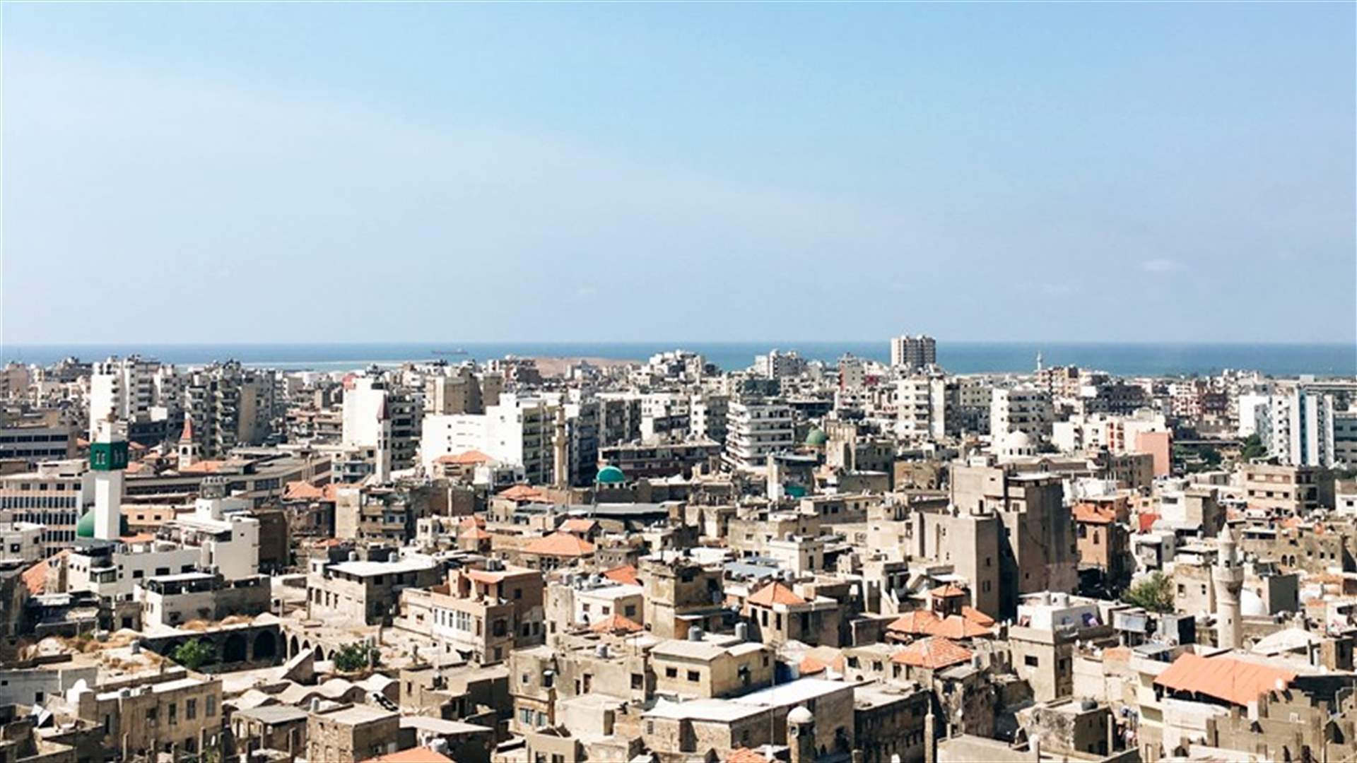محتجون قطعوا اوتوستراد طرابلس والجيش أعاد فتحه
