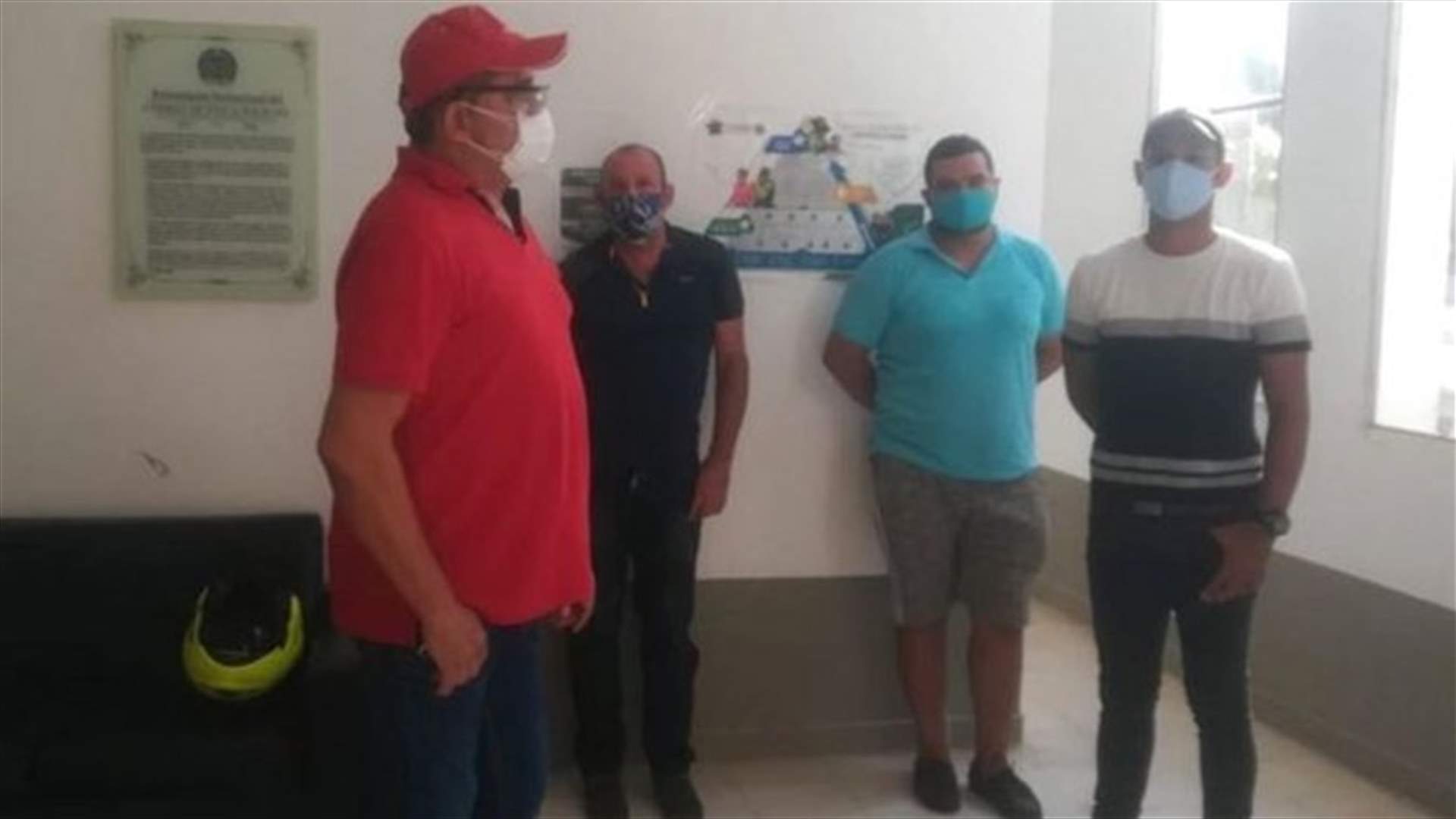 بعدما انتهك قواعد الإغلاق... عمدة بلدة في كولومبيا يسلم ابنه إلى الشرطة (صورة)