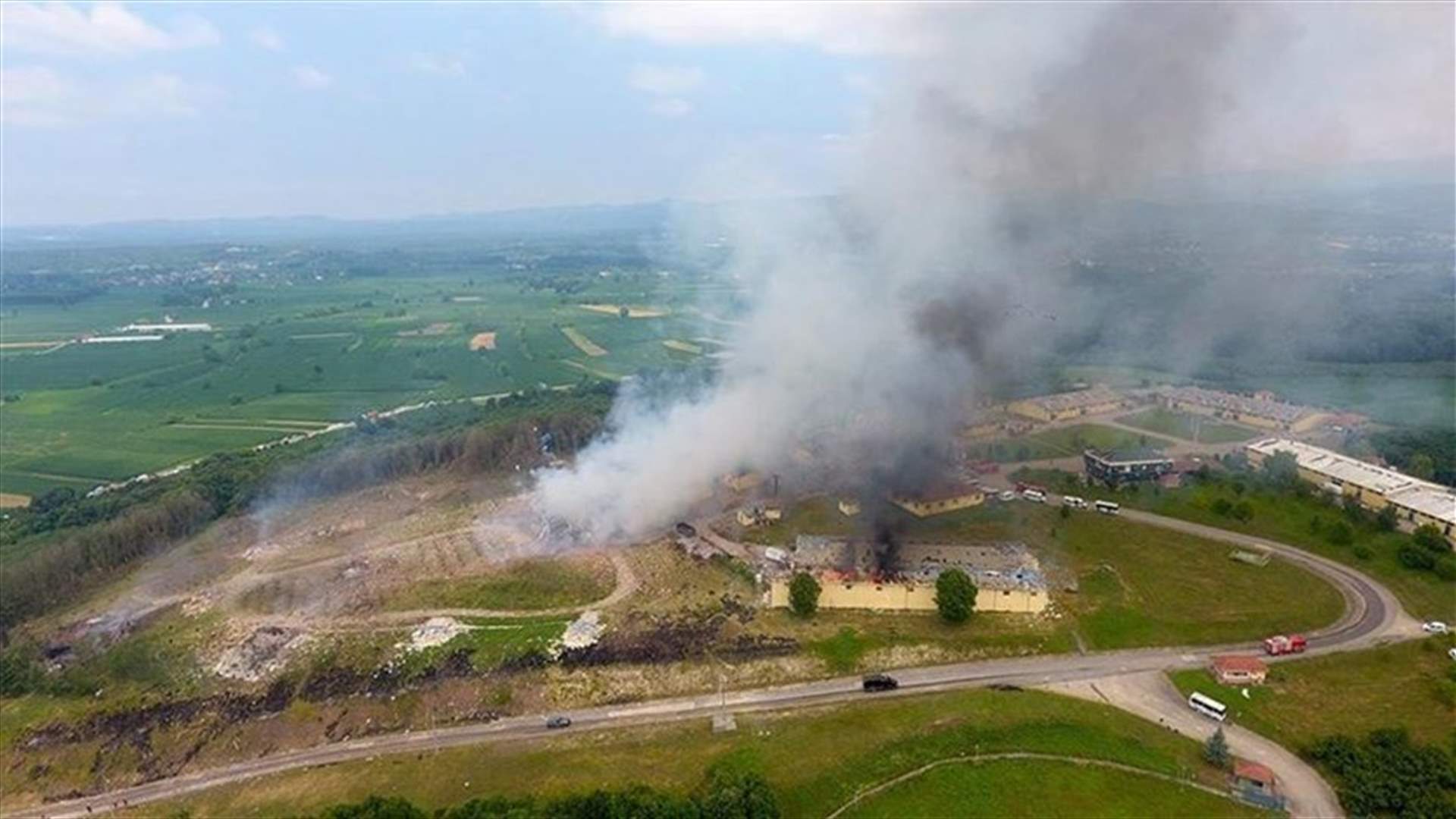 لحظة وقوع انفجار ضخم داخل معمل للألعاب النارية في تركيا (فيديو)