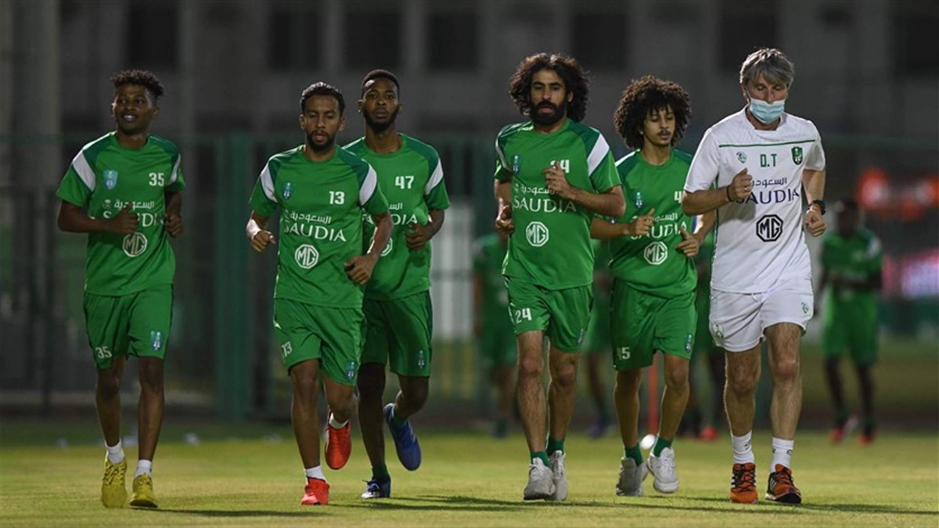 نادي الأهلي السعودي يعود إلى التمارين