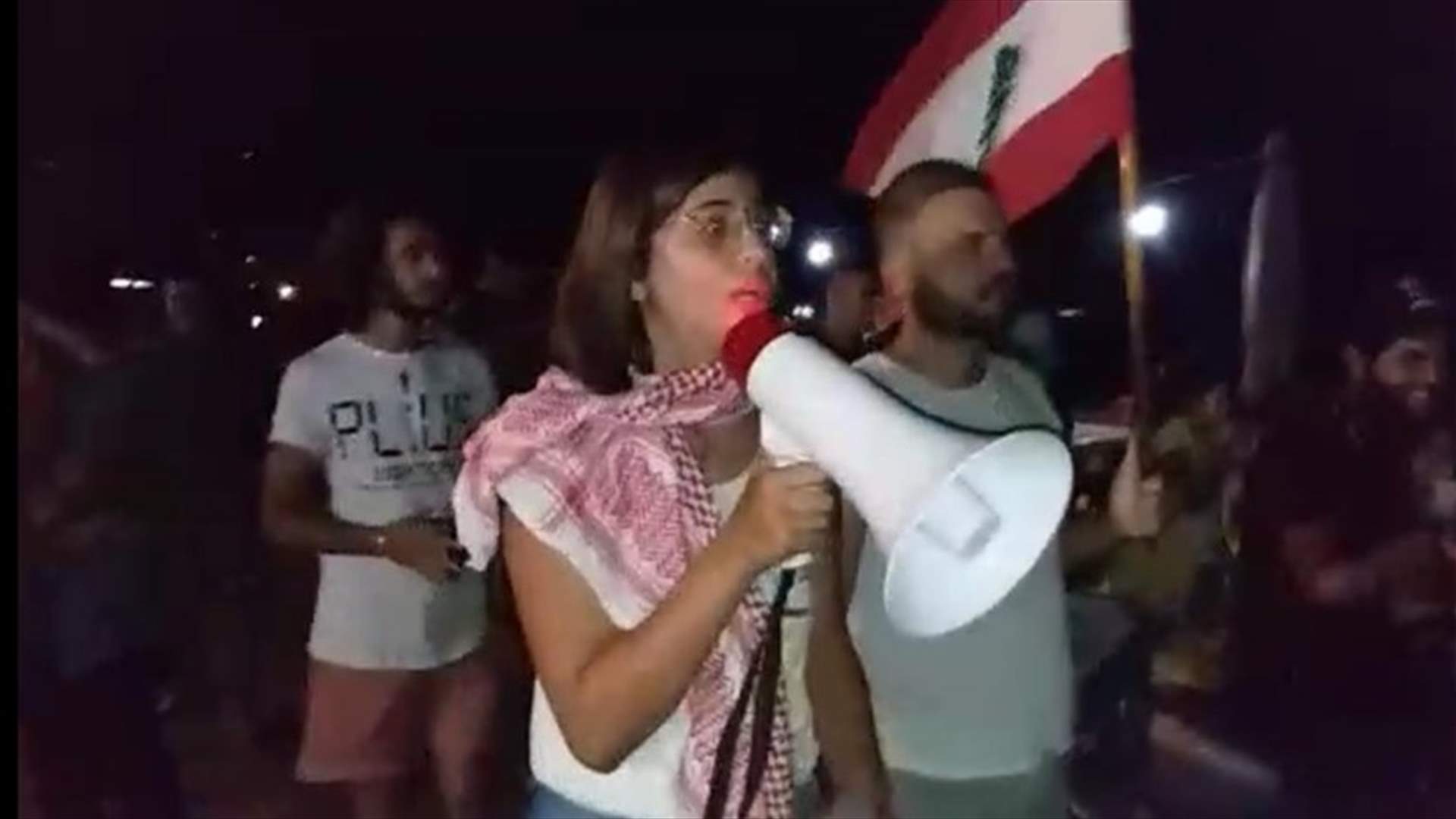 مسيرة في صور احتجاجا على تردي الاوضاع المعيشية