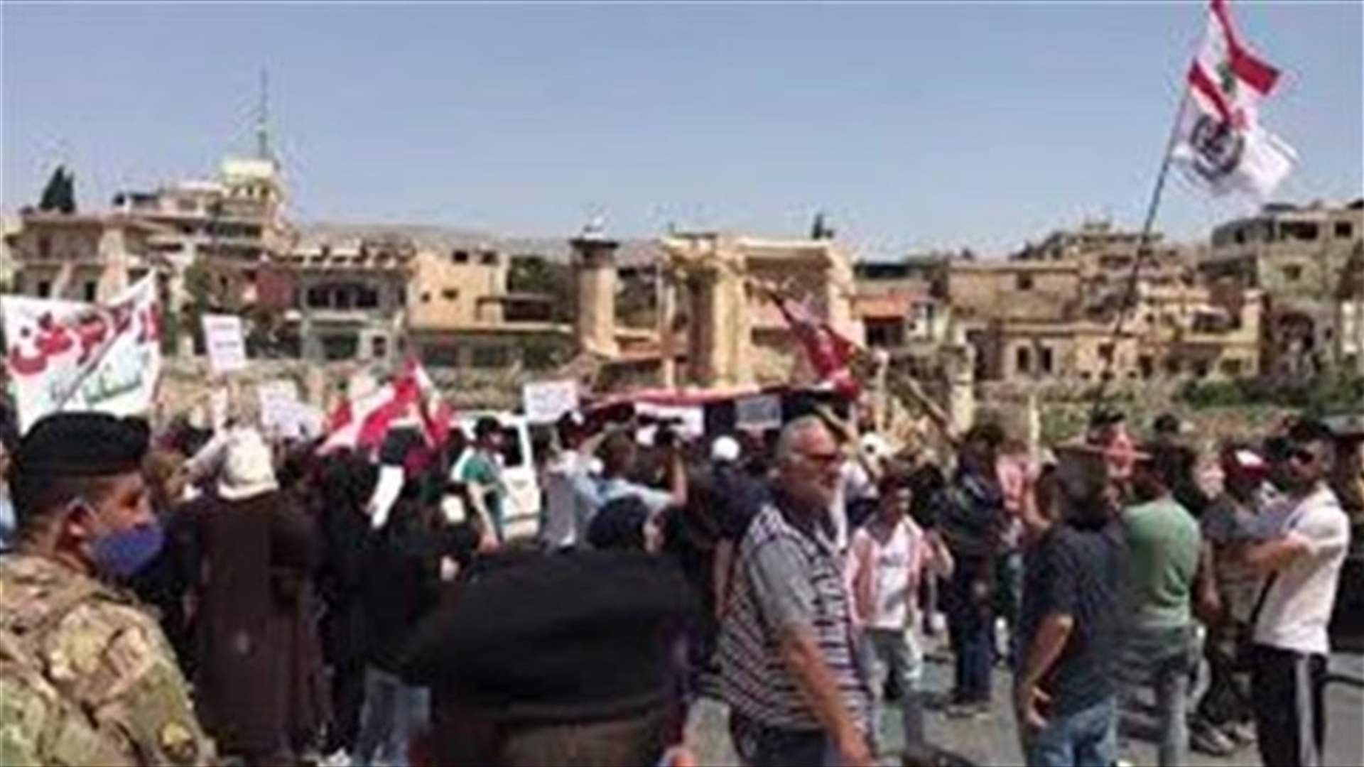 Protesters stage sit-in in Baalbek, put their degrees in a coffin-[VIDEO]