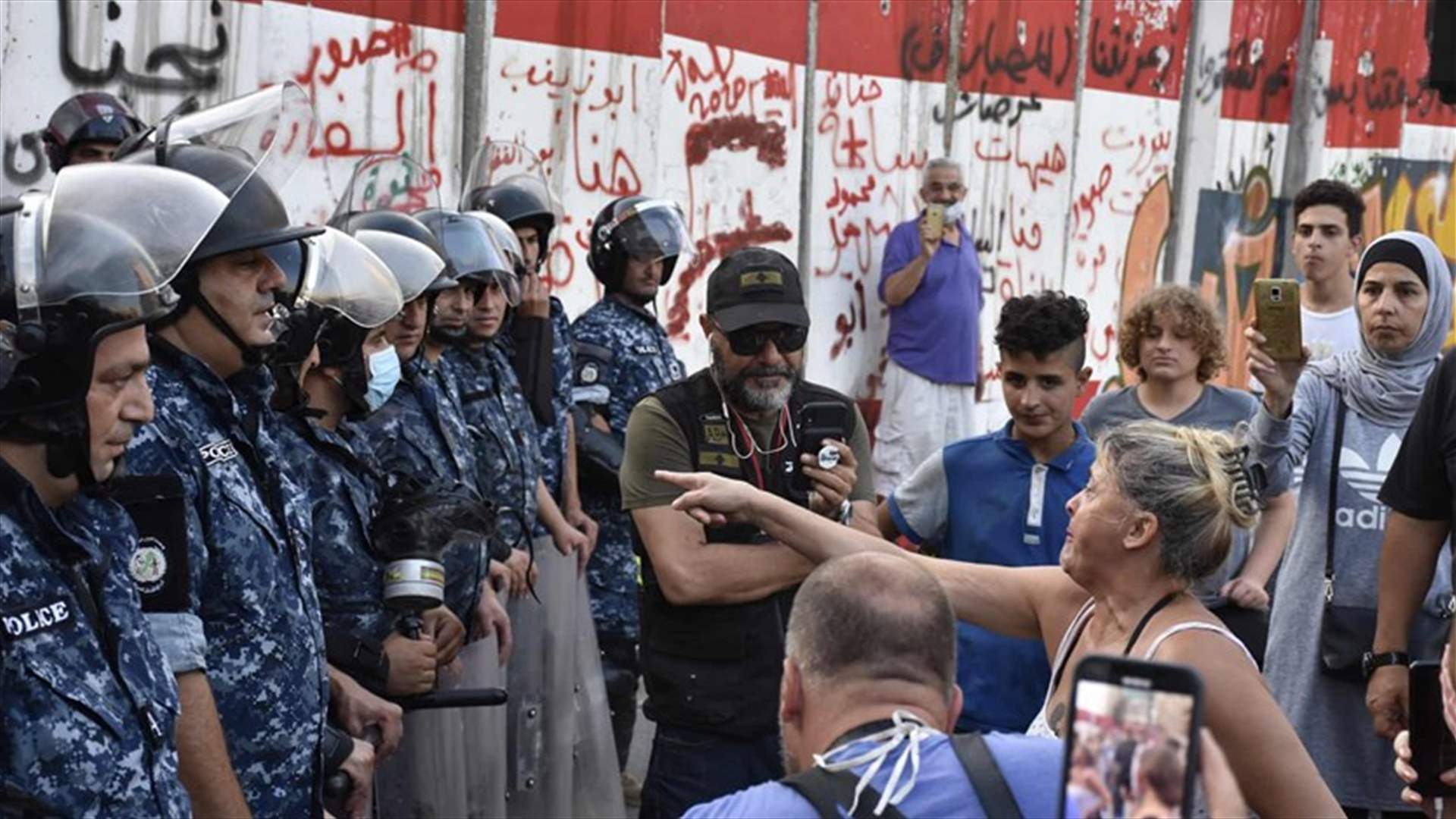 صحيفة "ذي غارديان" تنشر مقالاً عن أزمة لبنان... "تبدو مثل دولة فاشلة"