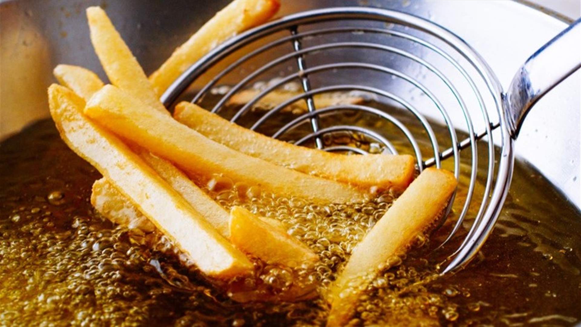 توفيت بدخان زيت استخدمته لقي البطاطا