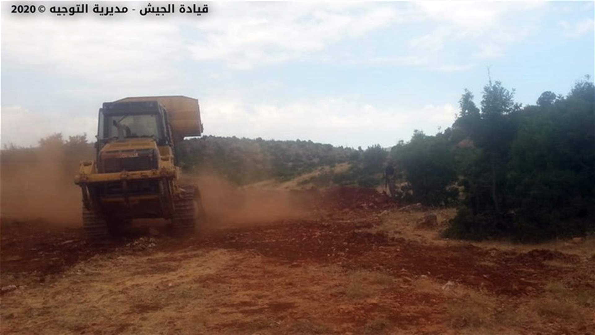 الجيش: إقفال طرق ومعابر تُستخدم للتهريب في منطقة الهرمل... (صور)