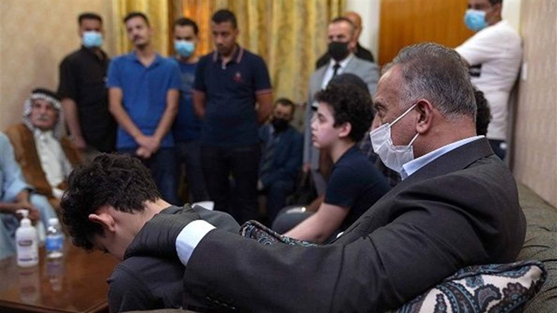 رئيس الوزراء العراقي يزور عائلة الهاشمي ويتعهد محاسبة قتلته