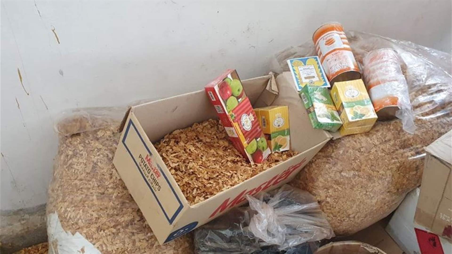 الريجي ضبطت في حي ماضي مستودعا لتقليد التنباك المعسل