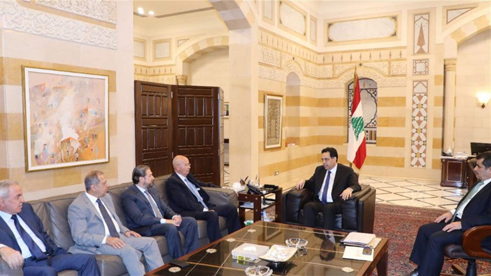 نواب اللقاء التشاوري بعد لقاء مع دياب: استبشرنا خيرا بأن الاجتماع المالي أمس كان ممتازا