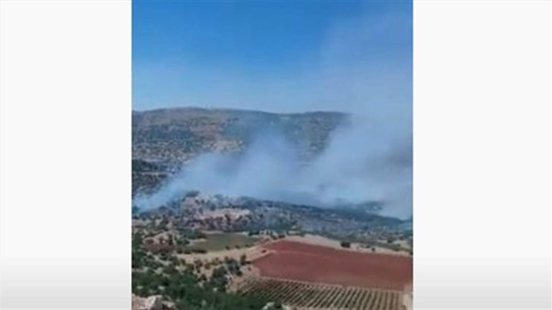 حريق في منطقة دير الأحمر... والعمل على اخماده (فيديو)