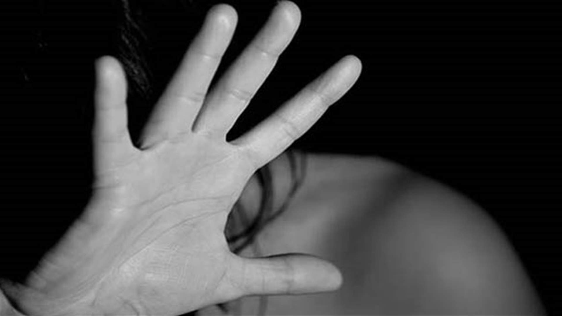 في مصر... تحرش 50 طالباً بمُدرستهم بعد منعها لهم من الغش!