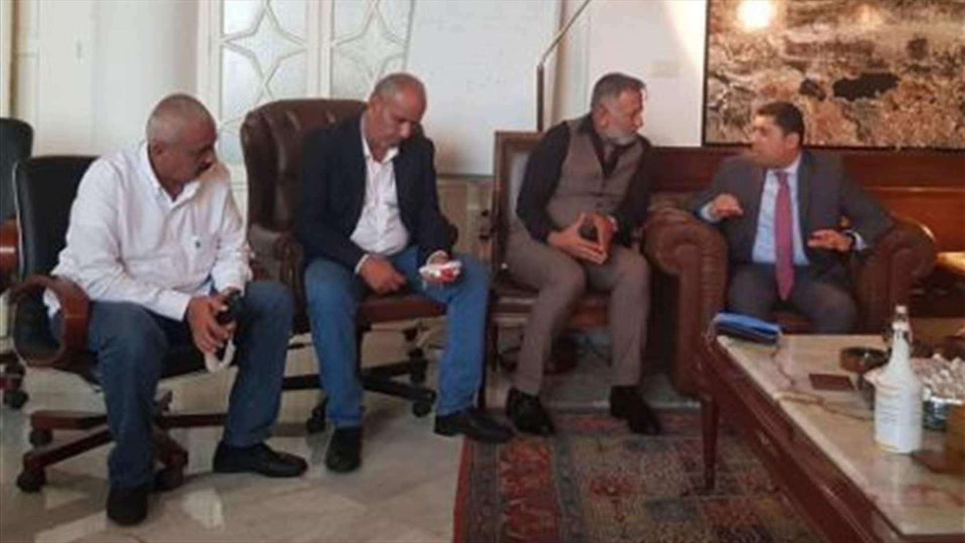 أهالي بلدتي العاقورة واللقلوق عند محافظ جبل لبنان... وتأكيد على رفضهم ما أشيع عن خلافات