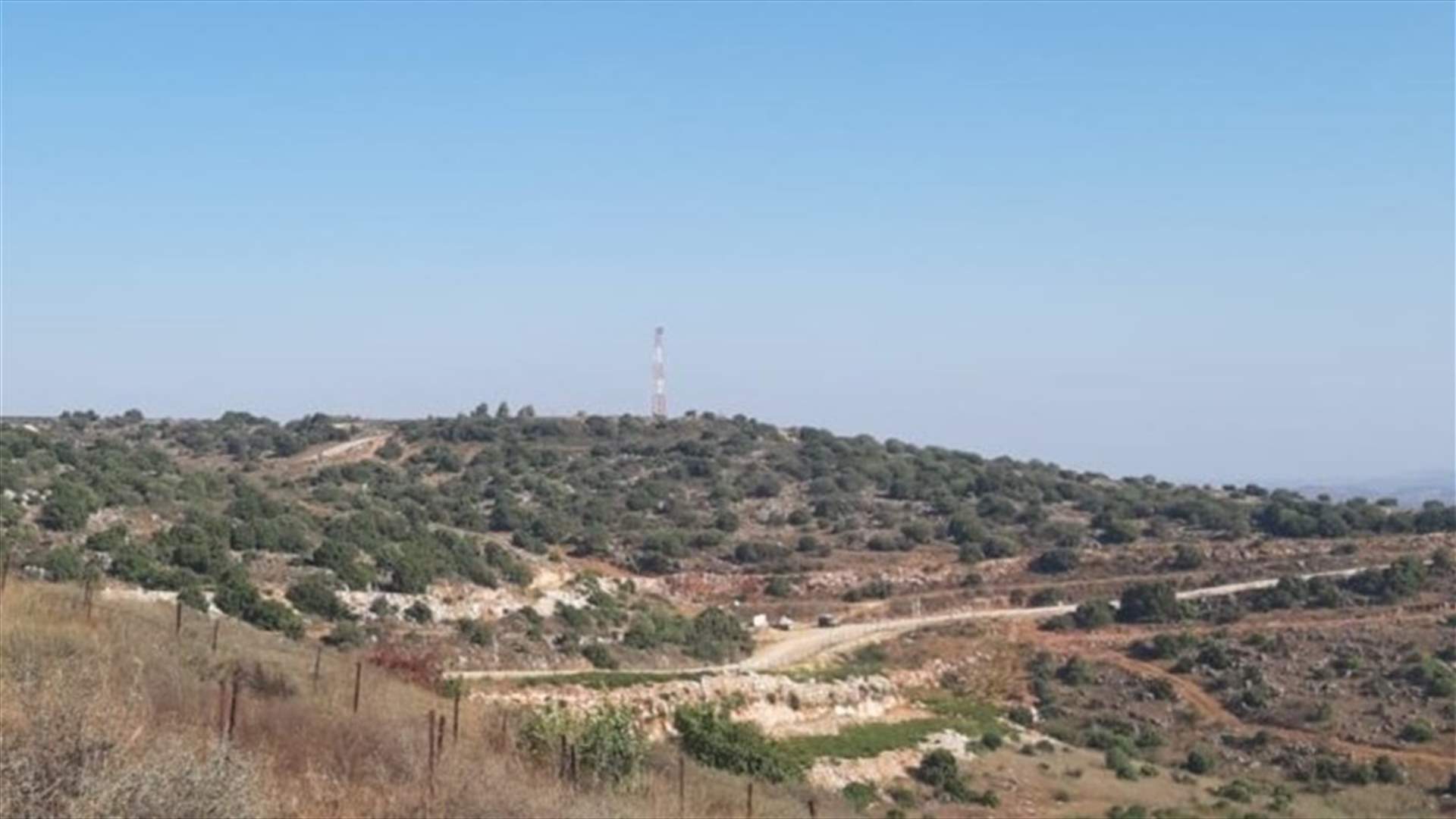 الجيش الاسرائيلي نصب خيمة عند السياج التقني في كروم الشراقي