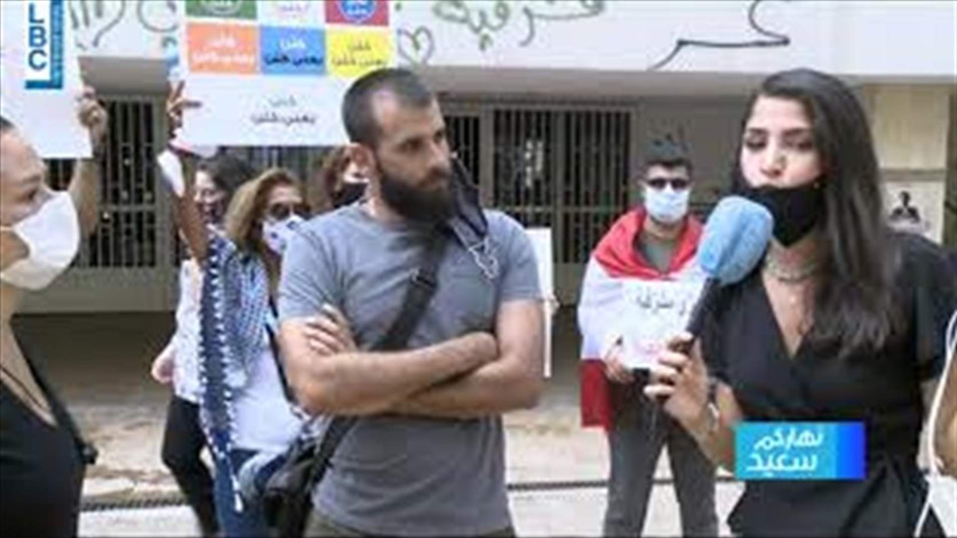 تحرك أمام وزارة السياحة تضامناً مع الناشط واصف الحركة.. ومطالبة باستقالة الوزير المشرفية (فيديو)