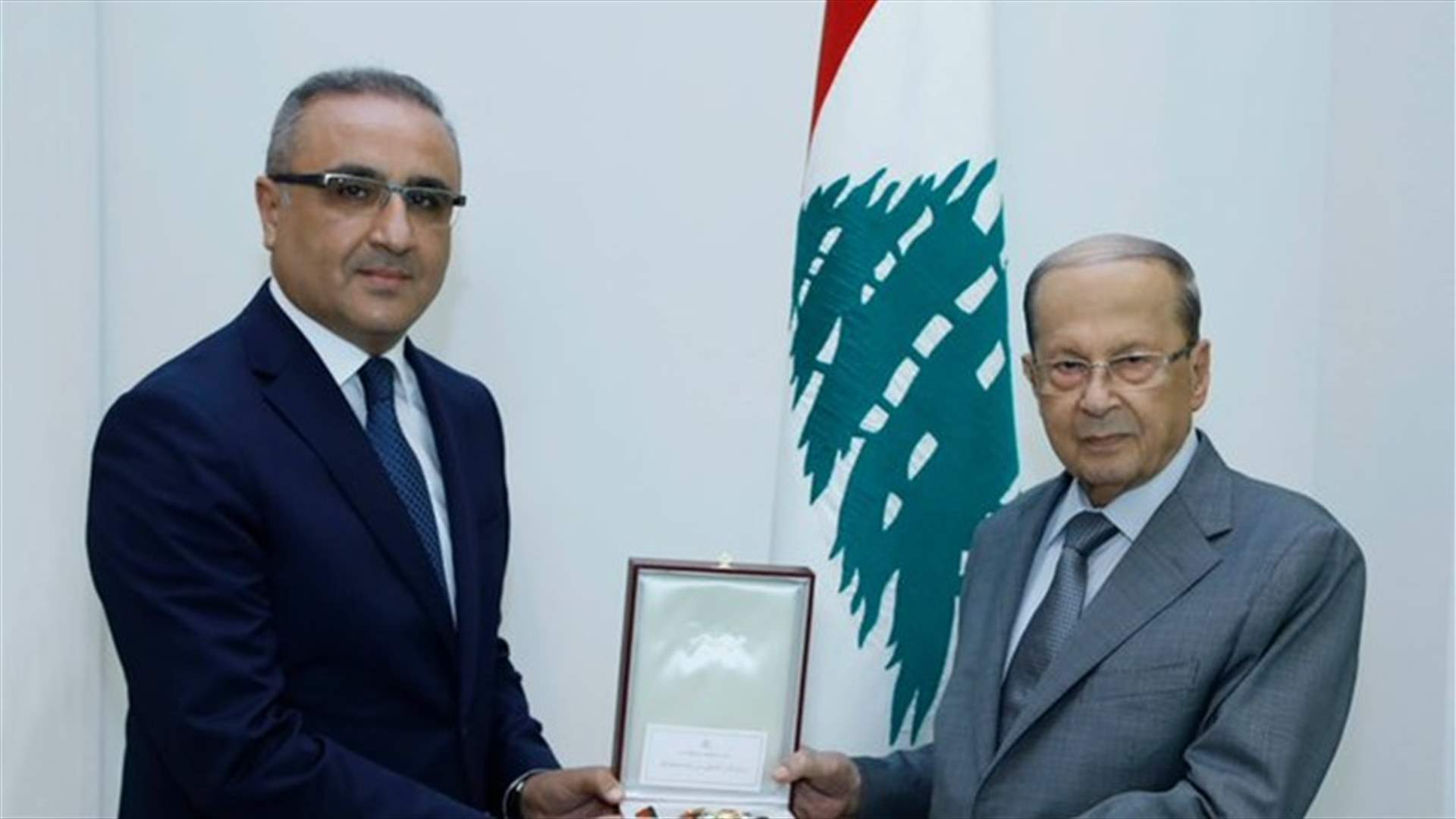 الرئيس عون منح سفير تونس وسام الأرز من رتبة ضابط أكبر