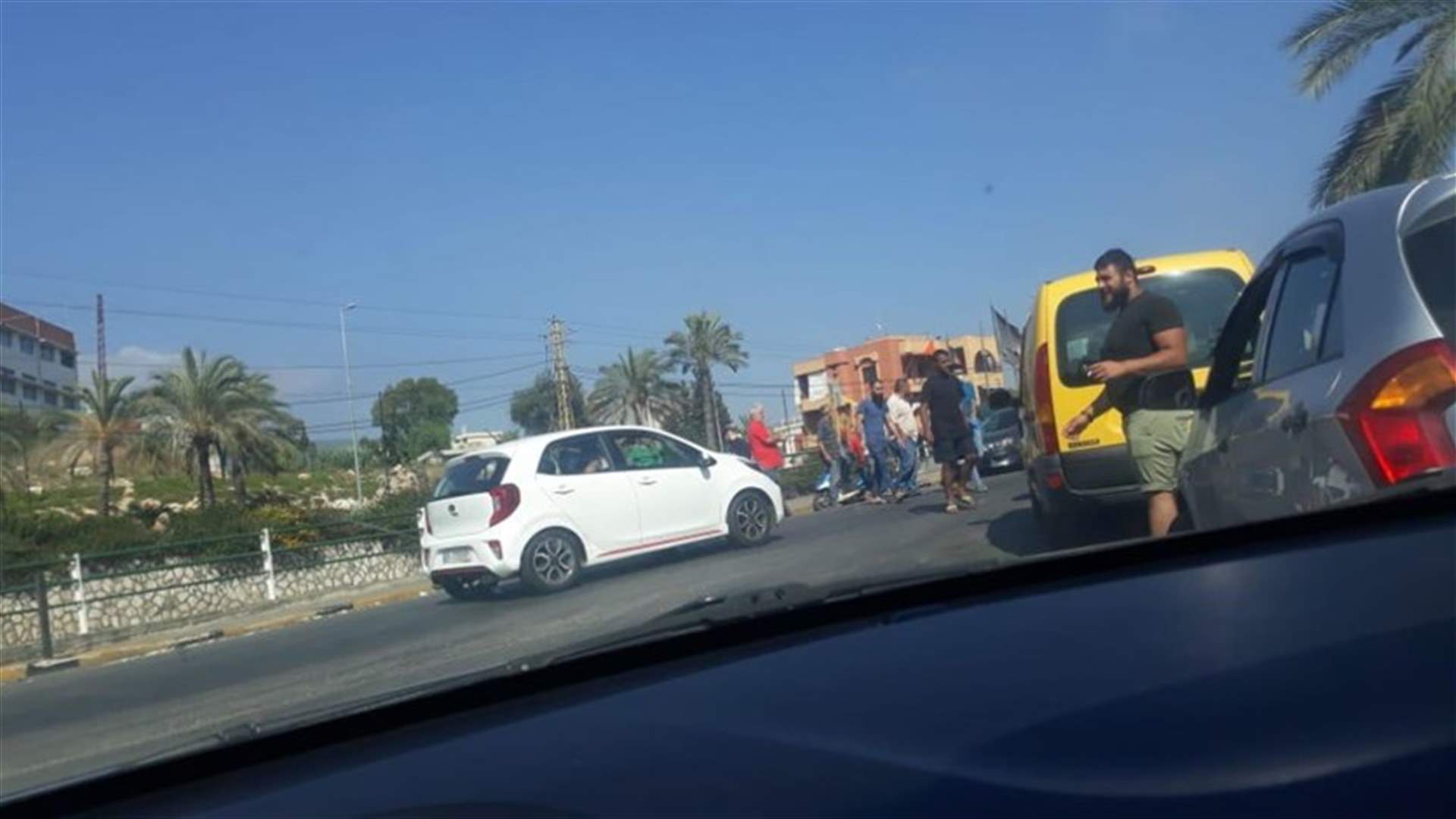حاول الانتحار بسبب وضعه المعيشي الصعب... (صوَر)