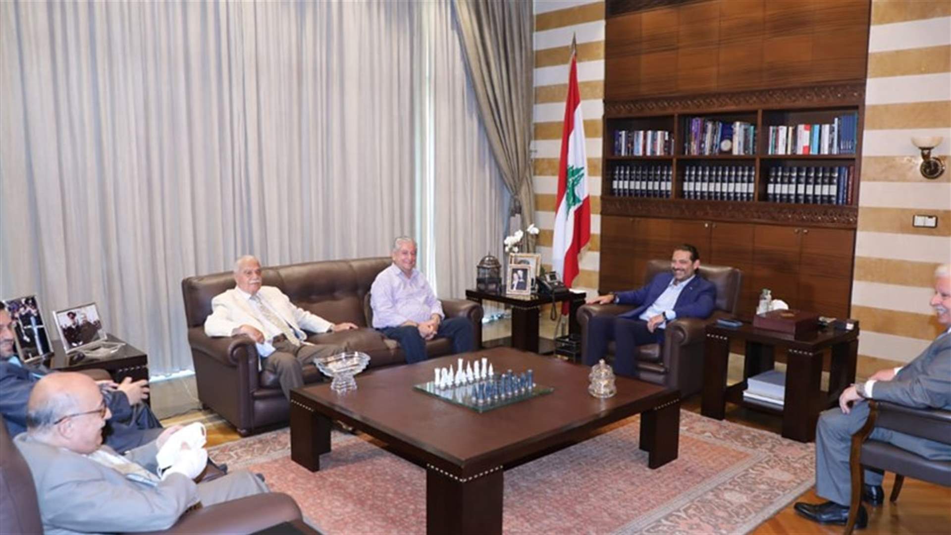 الحريري واصل لقاءاته مع ممثلي العائلات البيروتية واطلع على مطالب بلدة الناعمة