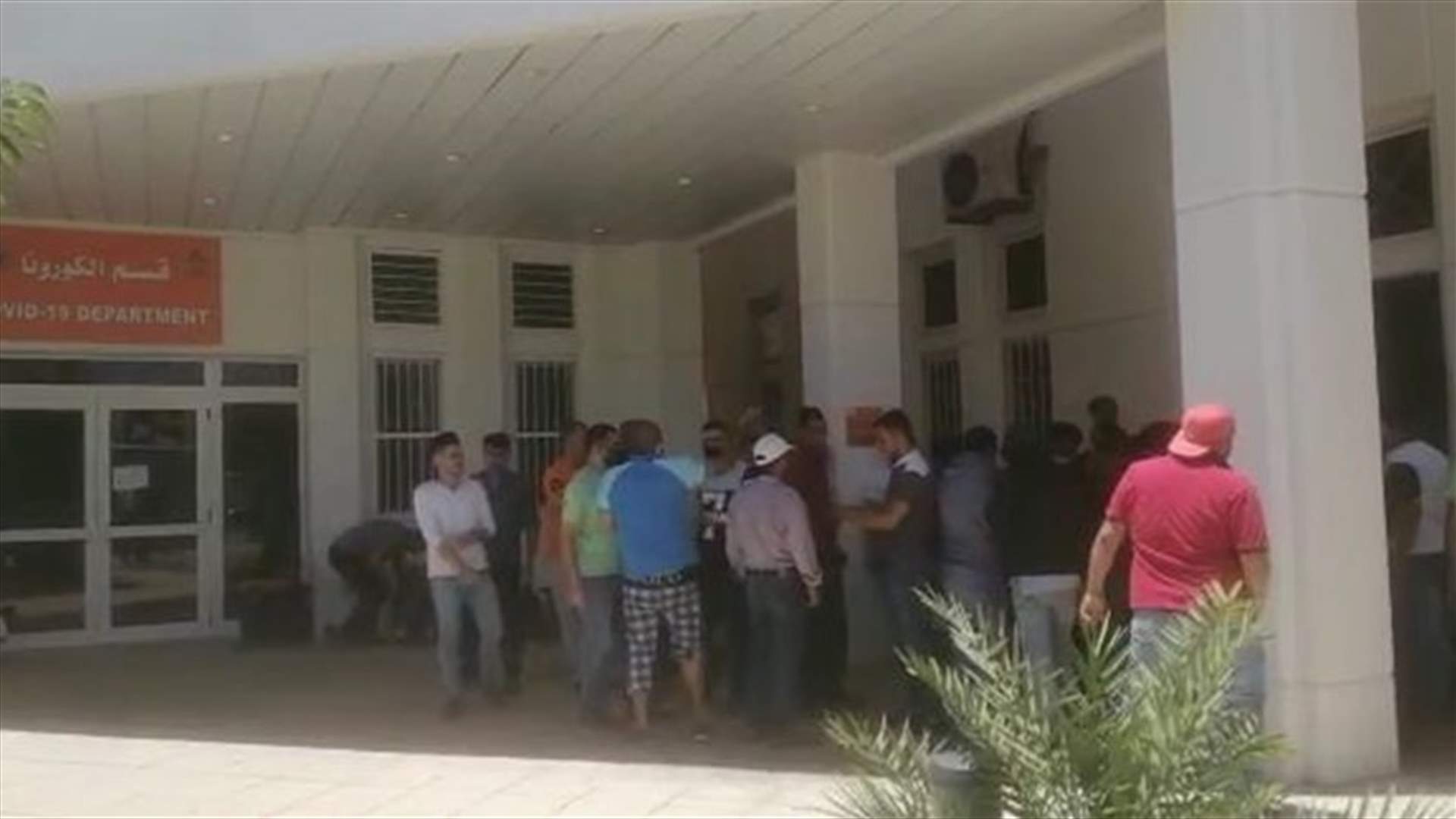 زحمة أمام قسم الكورونا بمستشفى الهراوي... سوريون يخضعون لفحوص PCR قبل التوجه إلى بلدهم