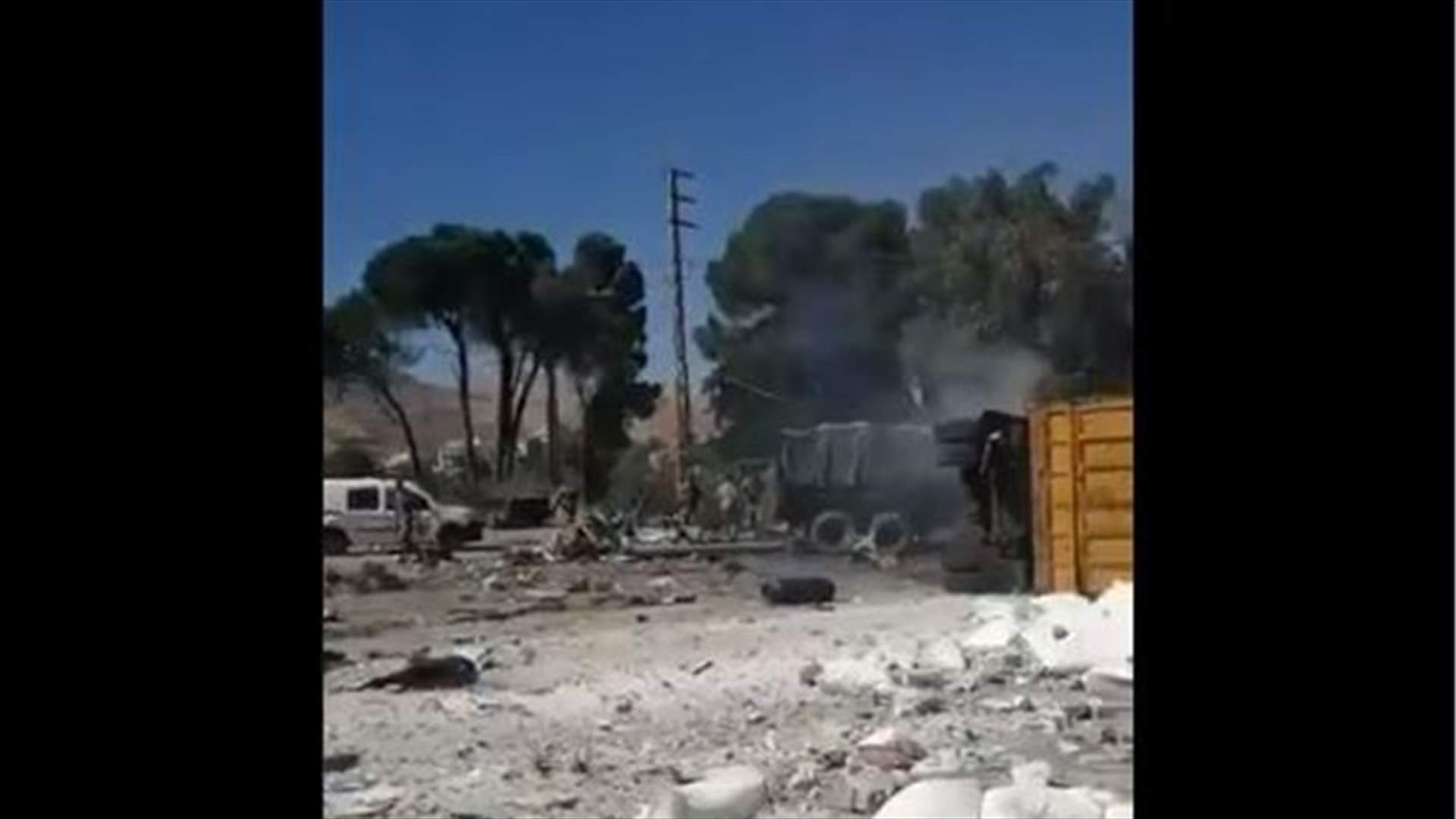 هكذا نجا شابان بأعجوبة من الدهس تحت عجلات شاحنة قب الياس... فيديو جديد للحظة الحادث