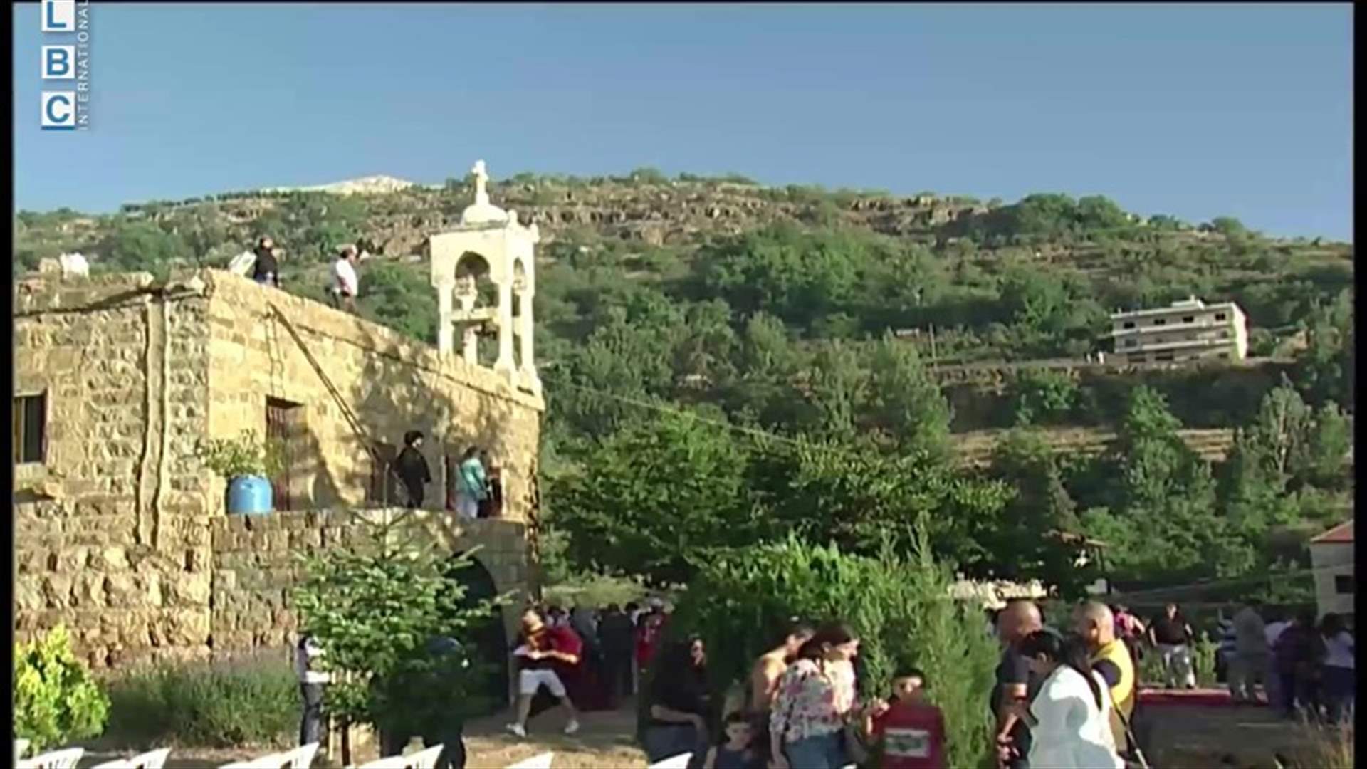 البطريرك الراعي يترأس الذبيحة الالهية لمناسبة عيد مار شربل في  دير مار حوشب في بقاعكفرا (صورة)