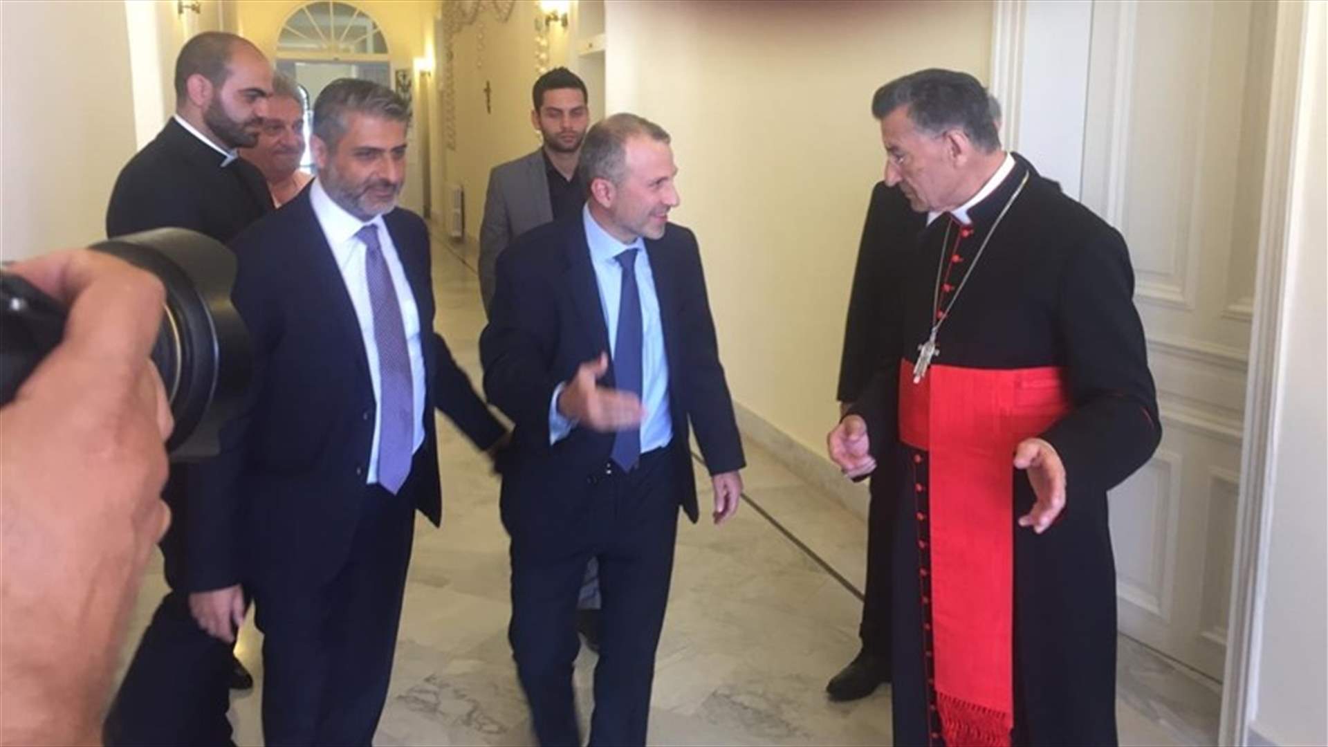 البطريرك الراعي يلتقي باسيل في الديمان ويستبقيه على الغداء