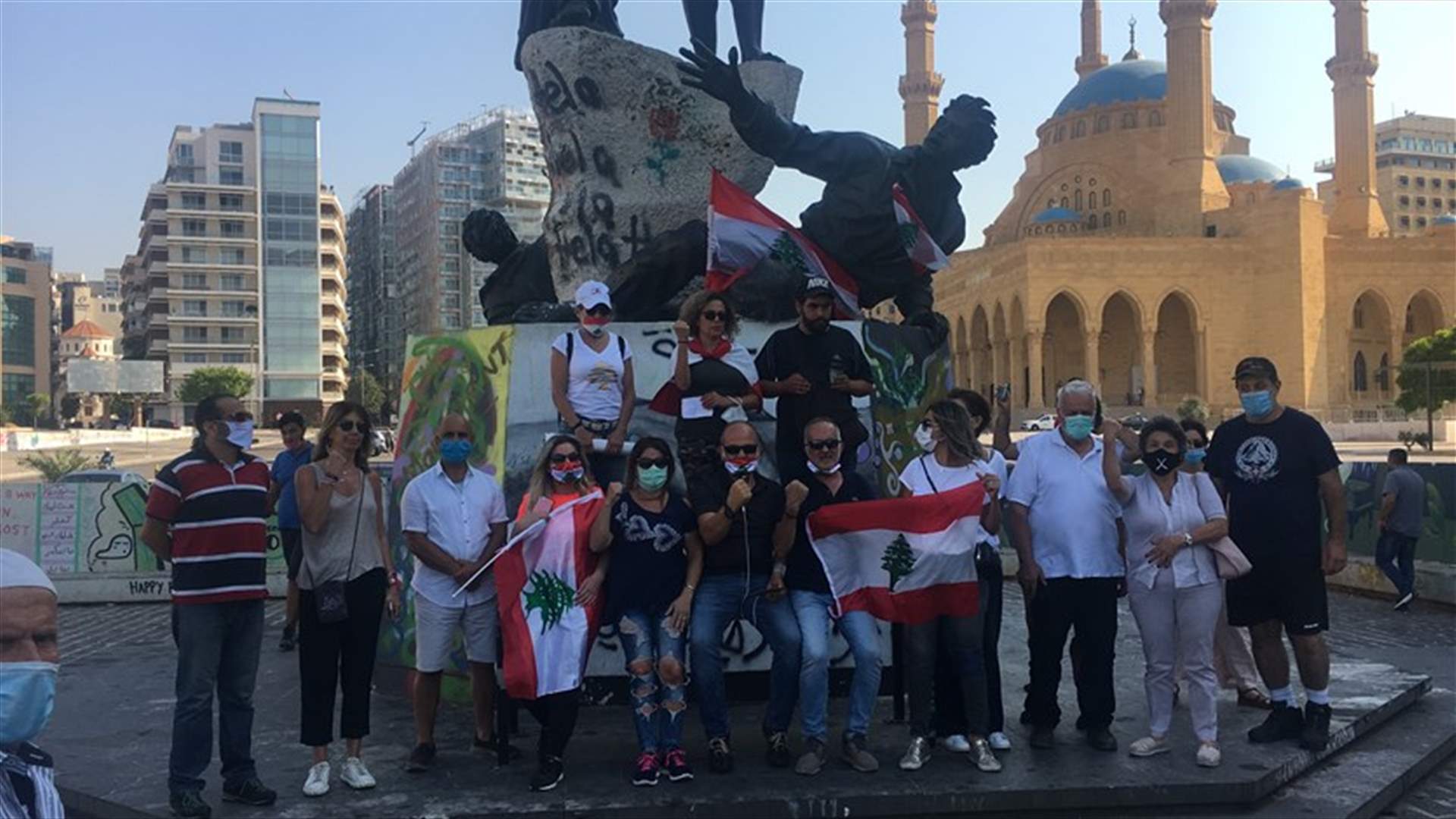 وقفة في ساحة الشهداء تزامنا مع اعتصام في باريس: &quot;كرمال لبنان&quot;