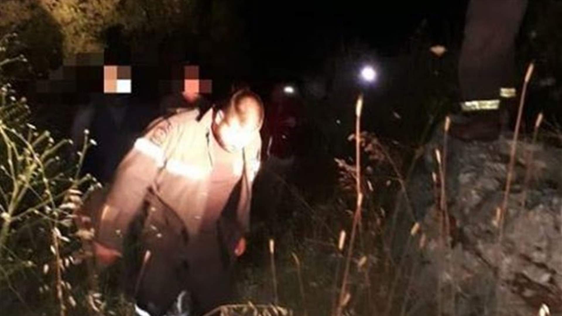 انقاذ مواطنين اثناء ممارستهما هواية المشي في احد احراج نهر الجوز- تنورين...