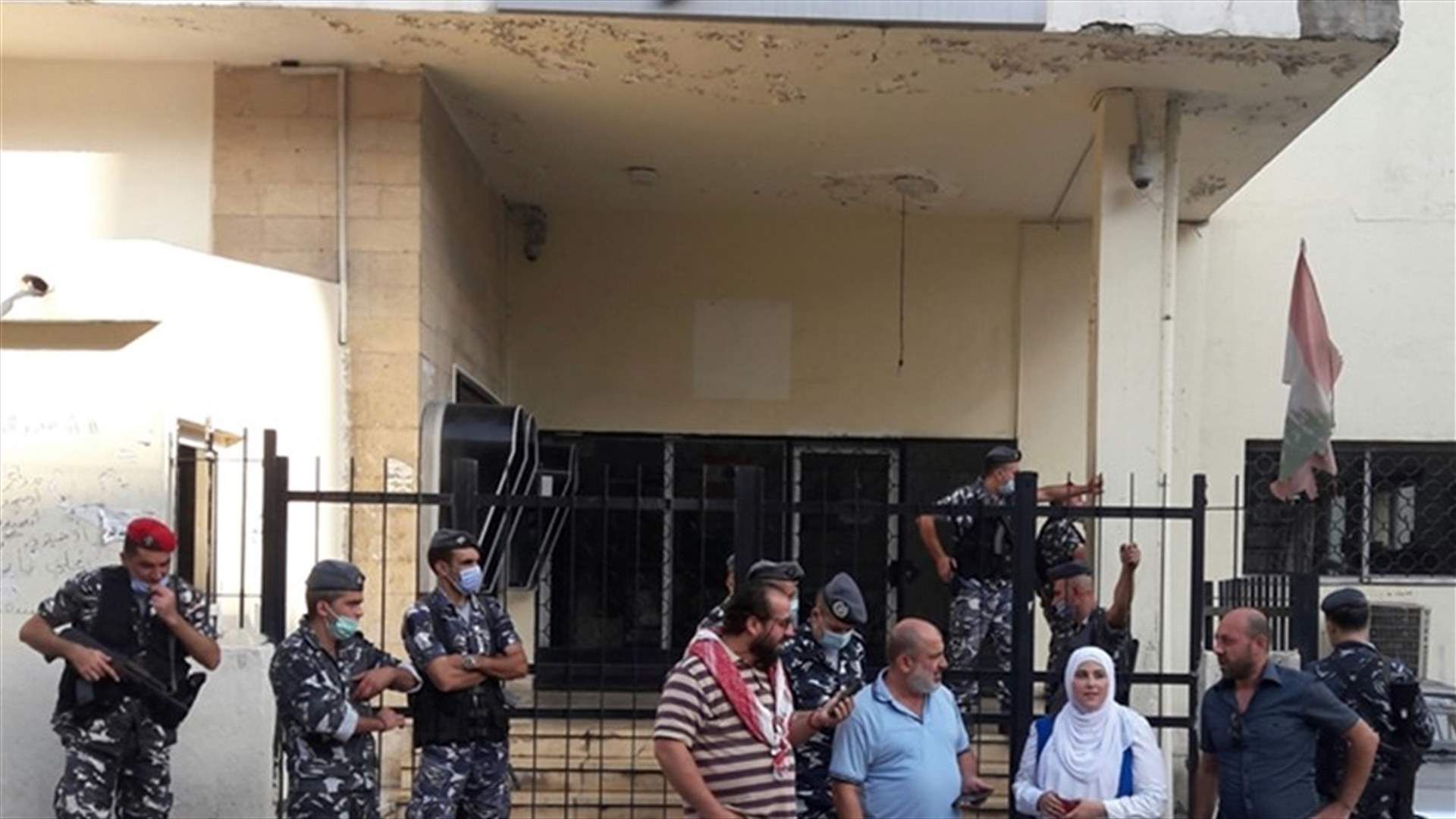 محتجون أقفلوا مركز أوجيرو في حلبا (صورة)