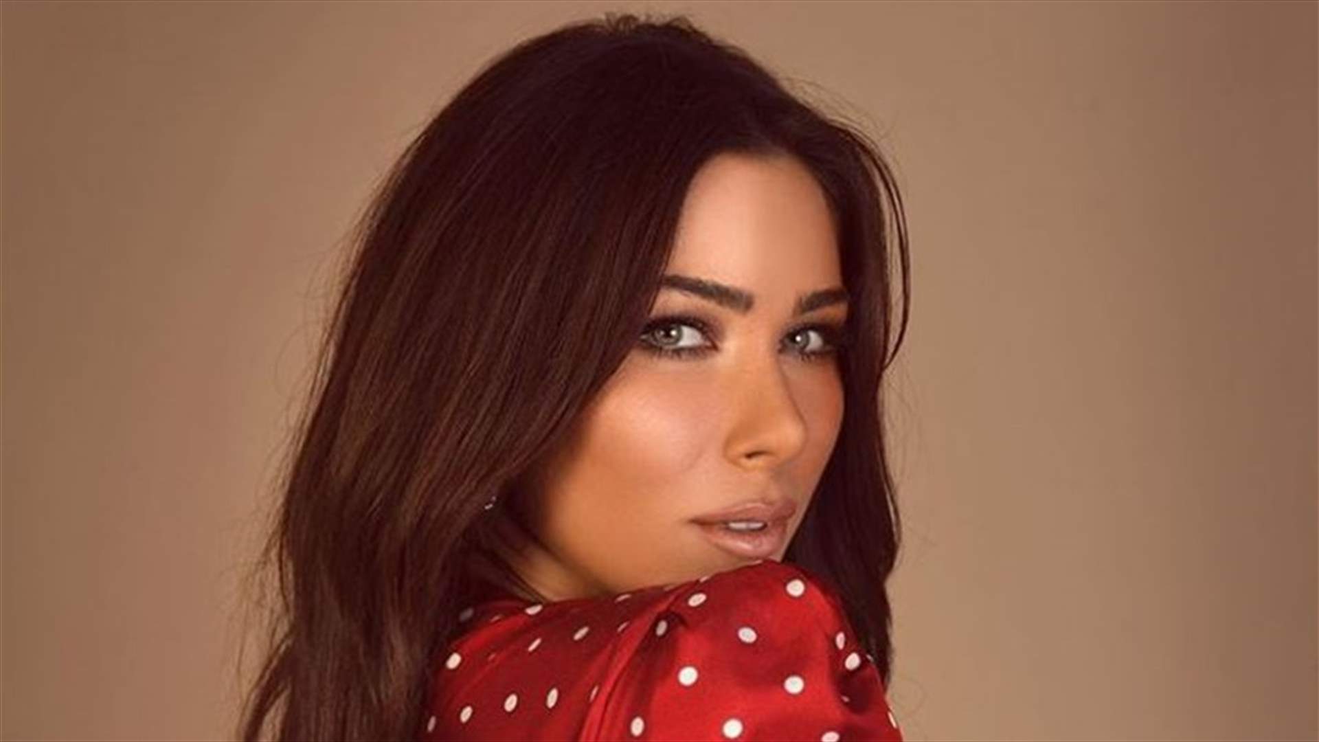 دانييلا رحمة تستعرض الخاتم.. خطوبتها بين "القيل والقال"